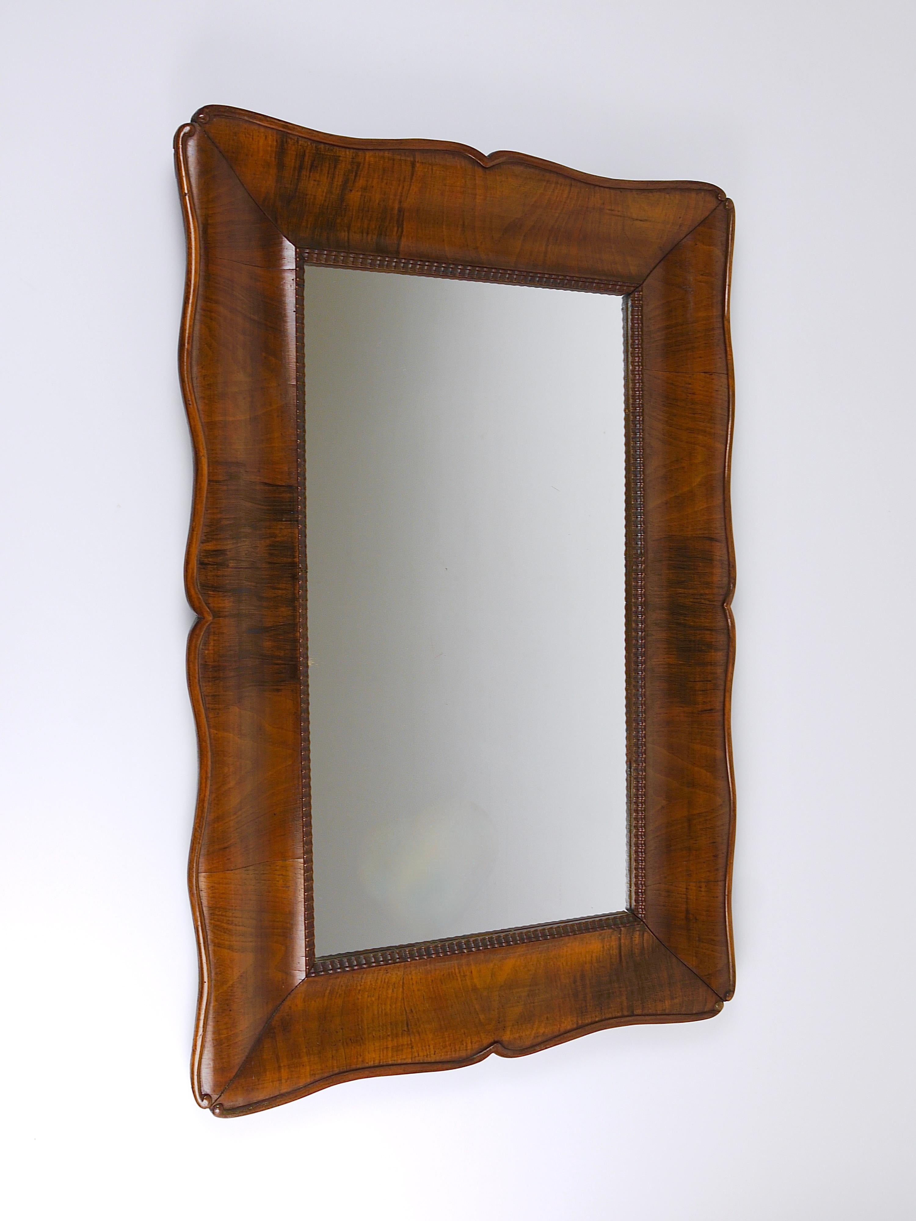 Square Biedermeier Carved & Scalloped Walnut Wall Mirror, Vienna, ca. 1850 For Sale 4