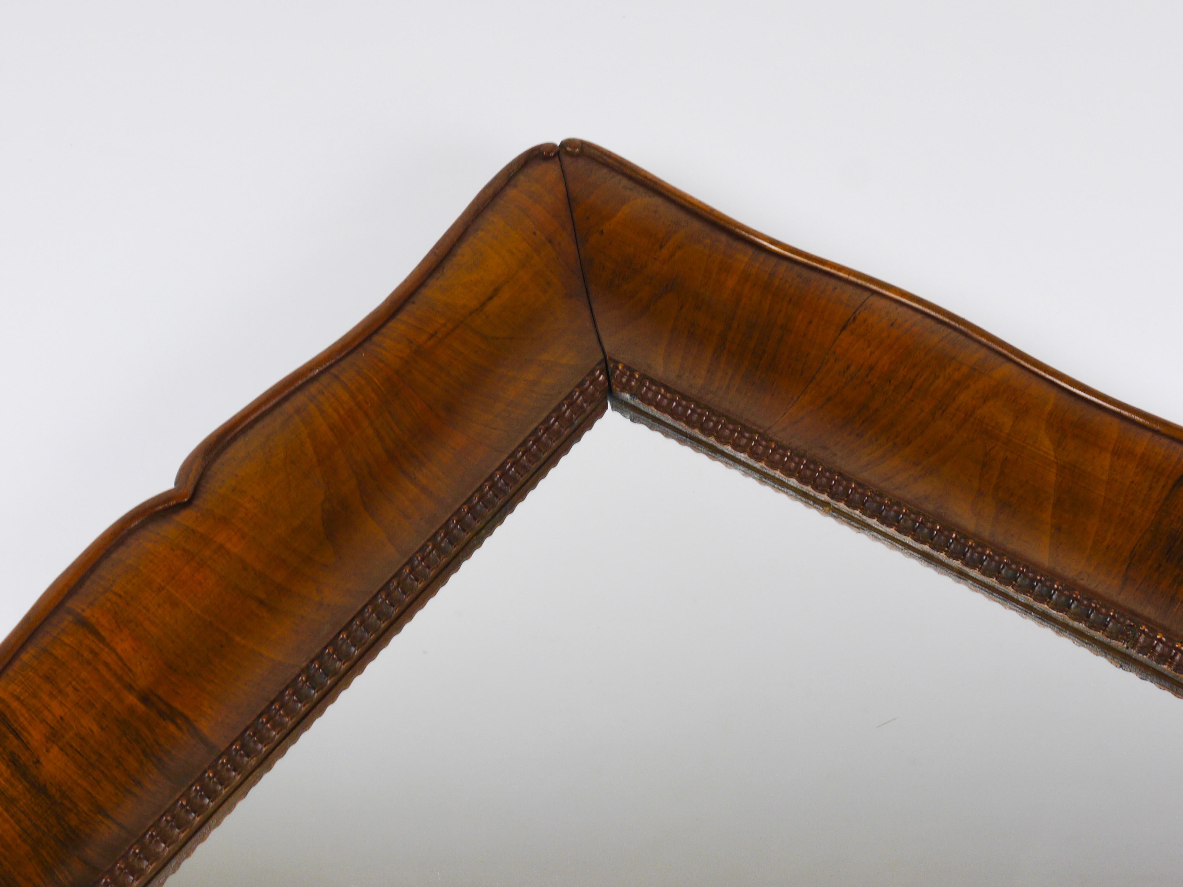Square Biedermeier Carved & Scalloped Walnut Wall Mirror, Vienna, ca. 1850 For Sale 5