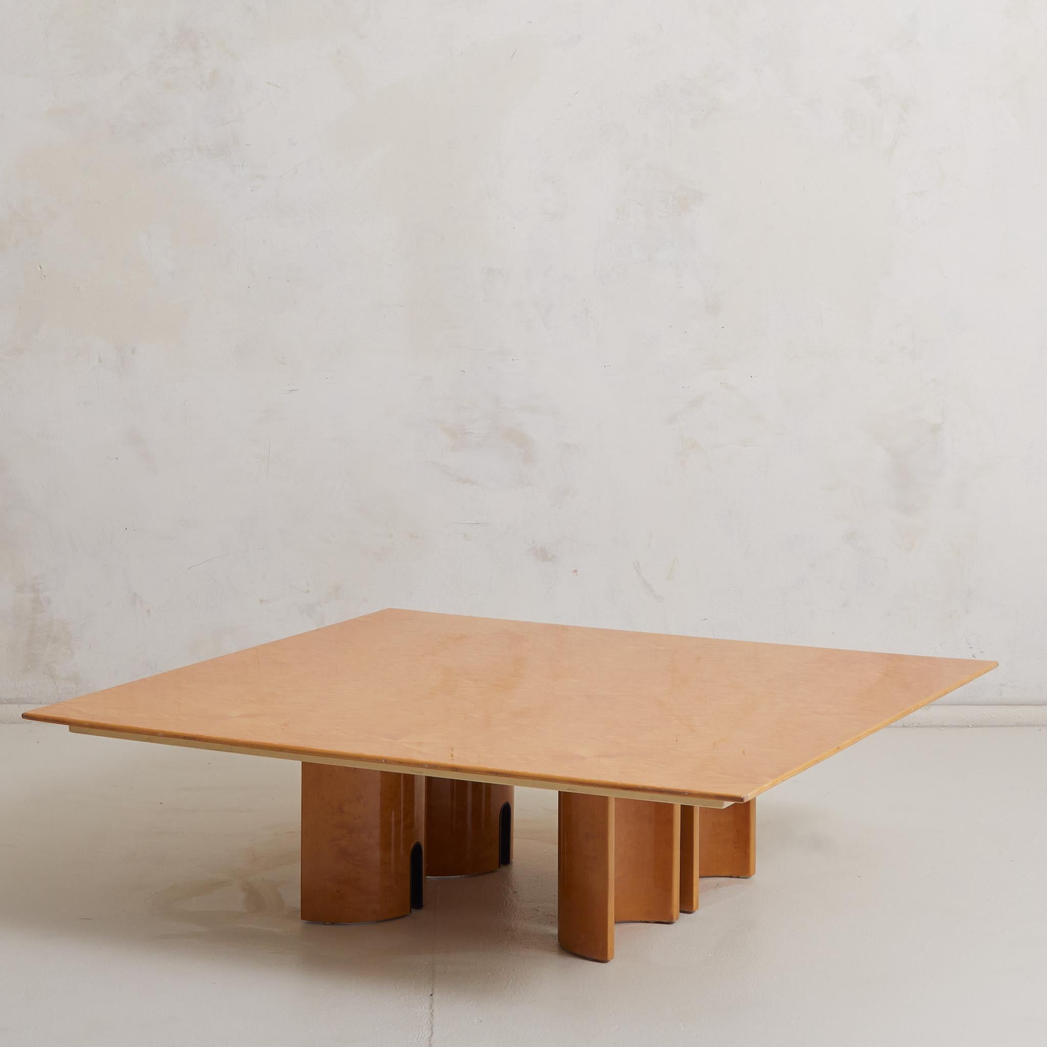 Quadratischer Couchtisch aus Vogelaugenahorn von Giovanni Offredi für Saporiti, Italien 1980er Jahre (Italienisch) im Angebot