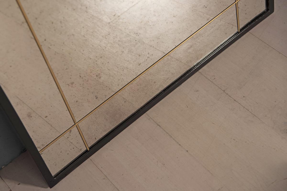 Square black metal mirror with brass profiles antique glass 80 X 80 CM For Sale 3