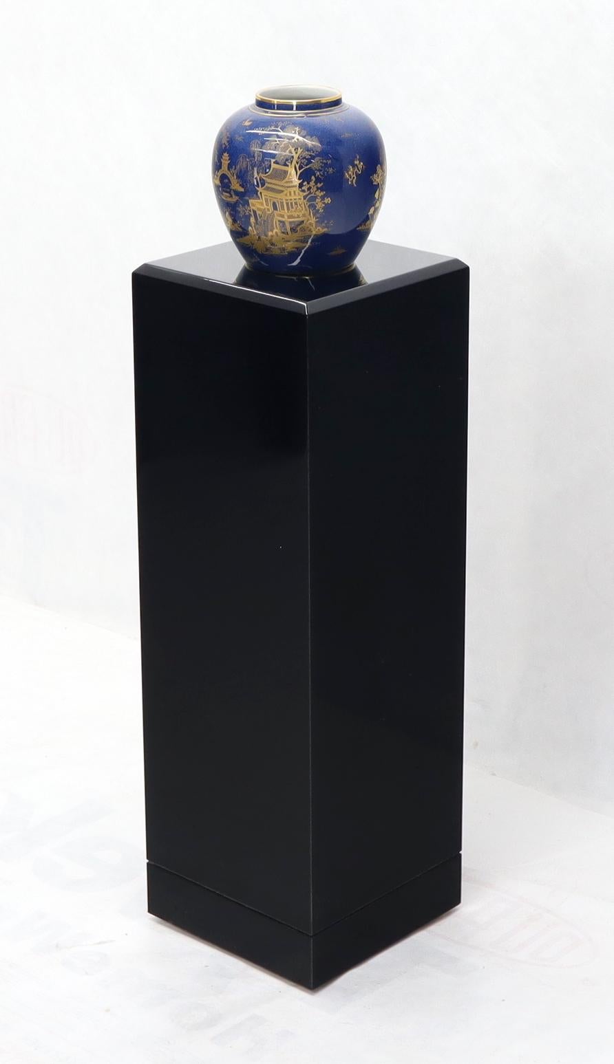Square Black Onyx Lacquer Beveled Edge Tall Pedestal Stand In Good Condition For Sale In Rockaway, NJ