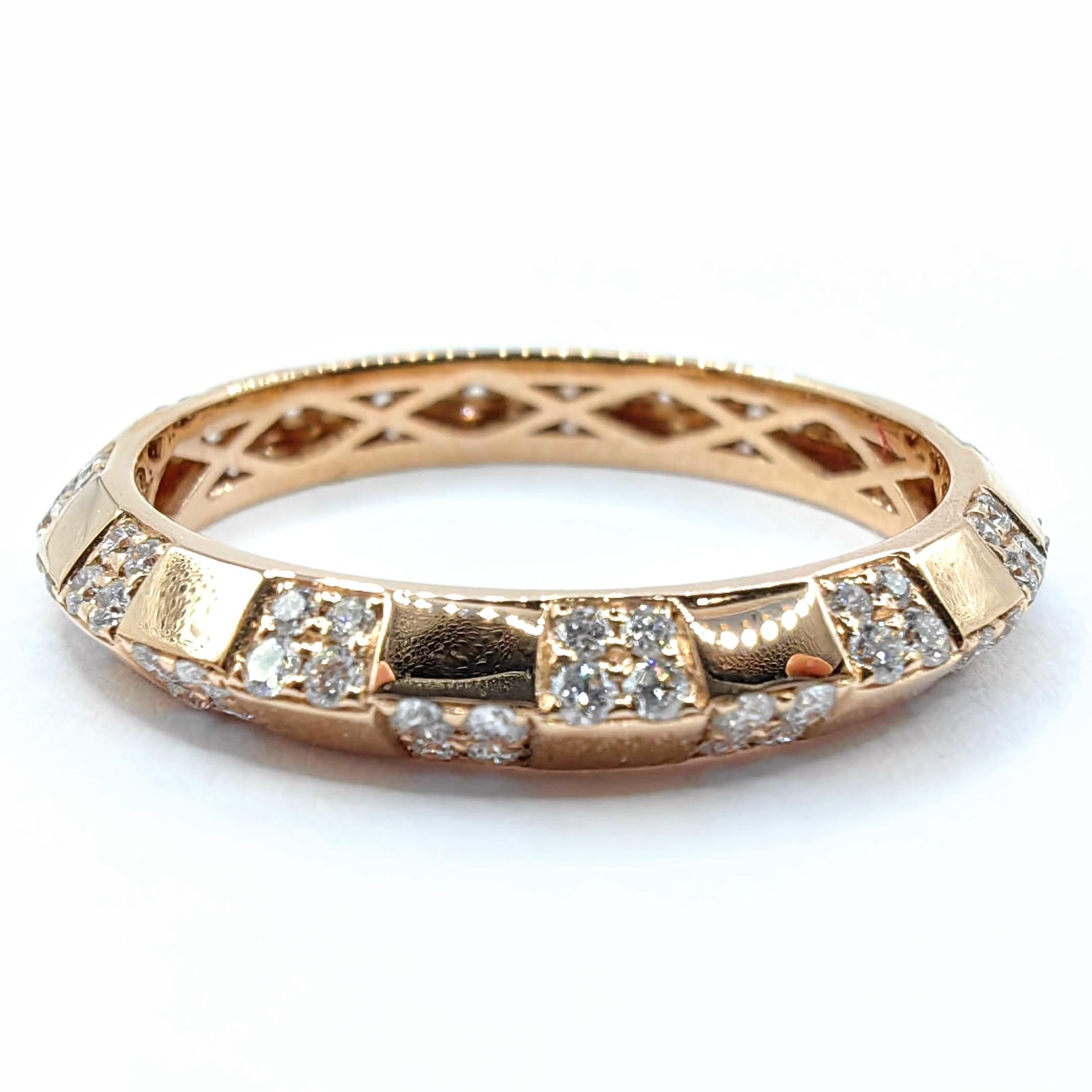 Im Angebot: Quadratischer Diamantring mit rundem Brillantschliff aus 18 Karat Roségold () 4