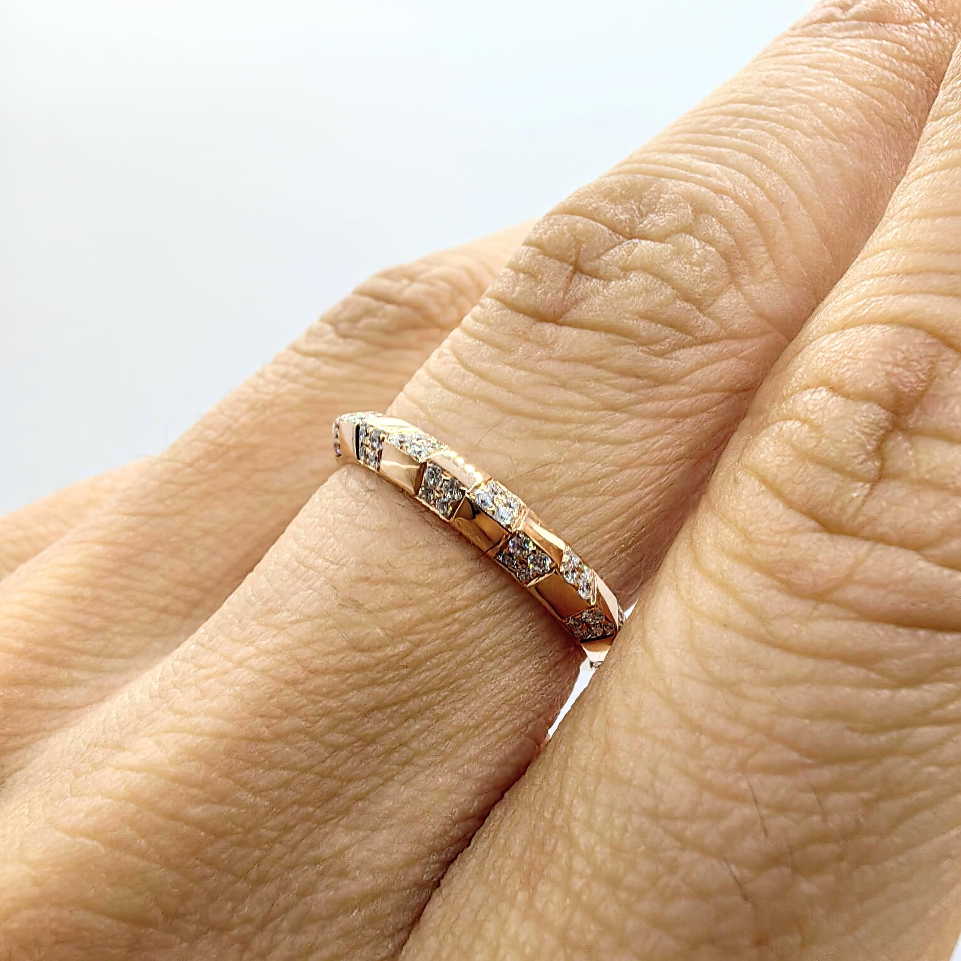 Im Angebot: Quadratischer Diamantring mit rundem Brillantschliff aus 18 Karat Roségold () 9