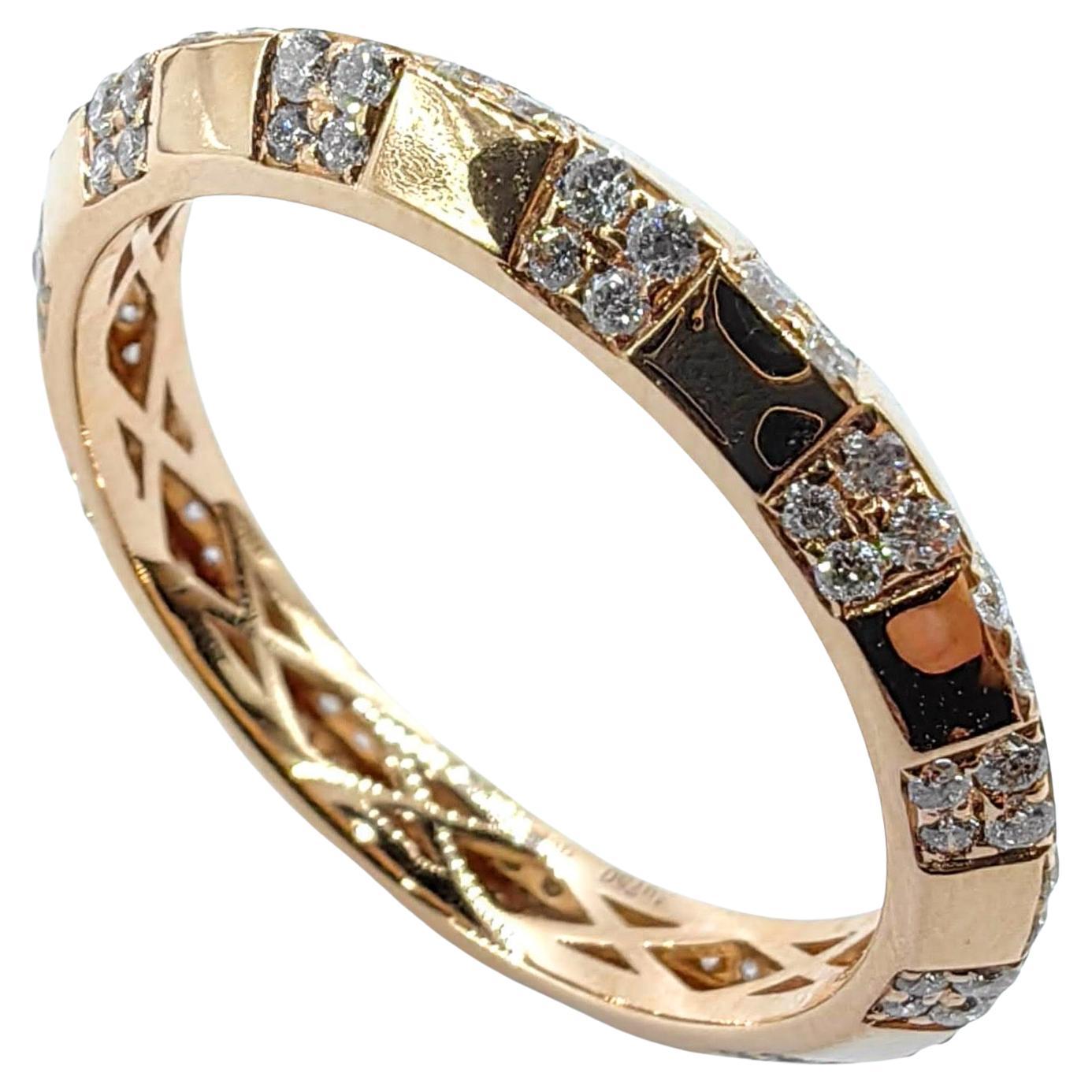 Anello a fascia con diamante taglio Brilliante rotondo a blocchi quadrati in oro rosa 18 carati