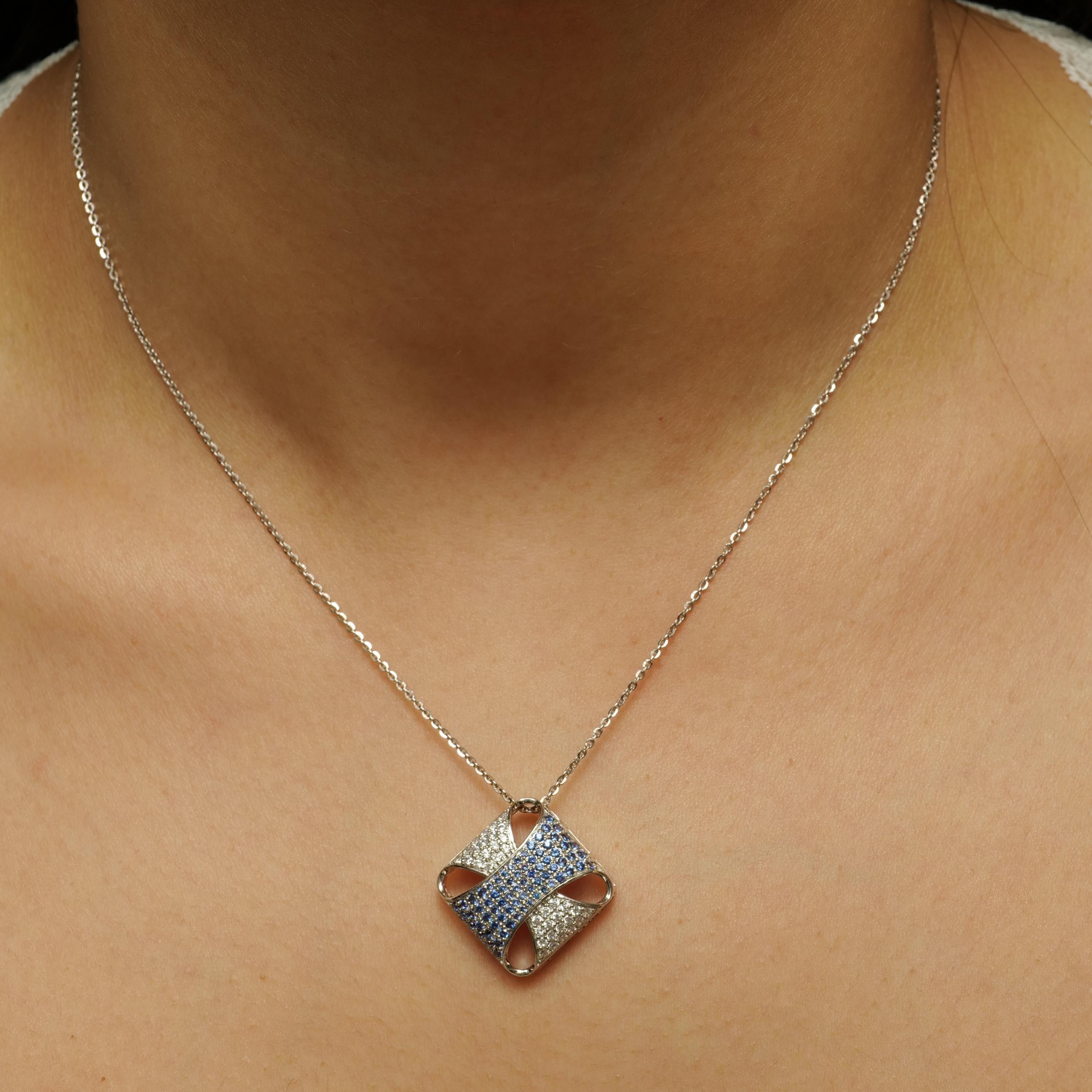 Round Cut Square Blue Sapphire Diamond Pendant Necklace in 14k Solid Gold (Certified) For Sale