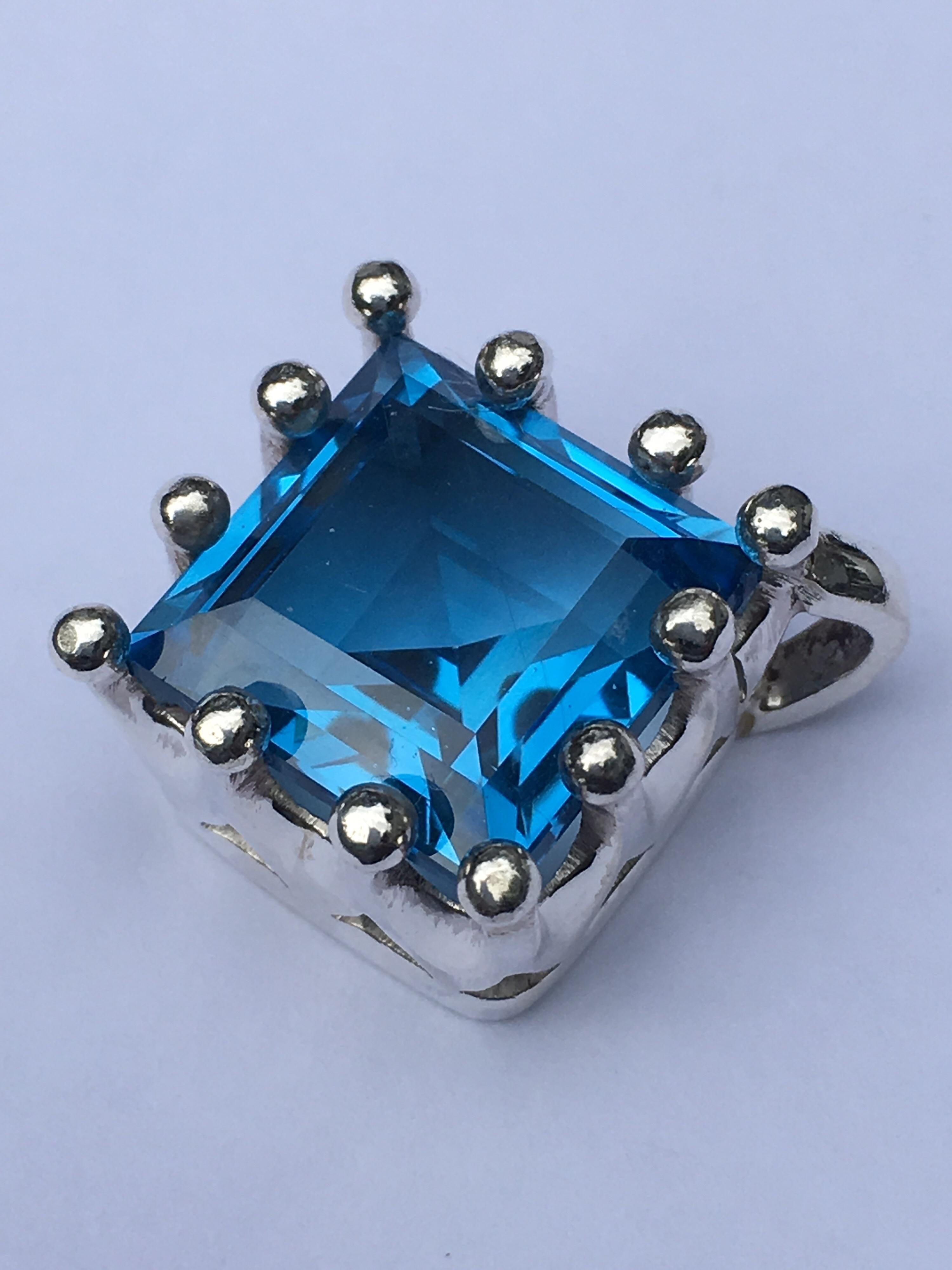 Square Blue Topaz Crown Pendant In New Condition For Sale In Trumbull, CT