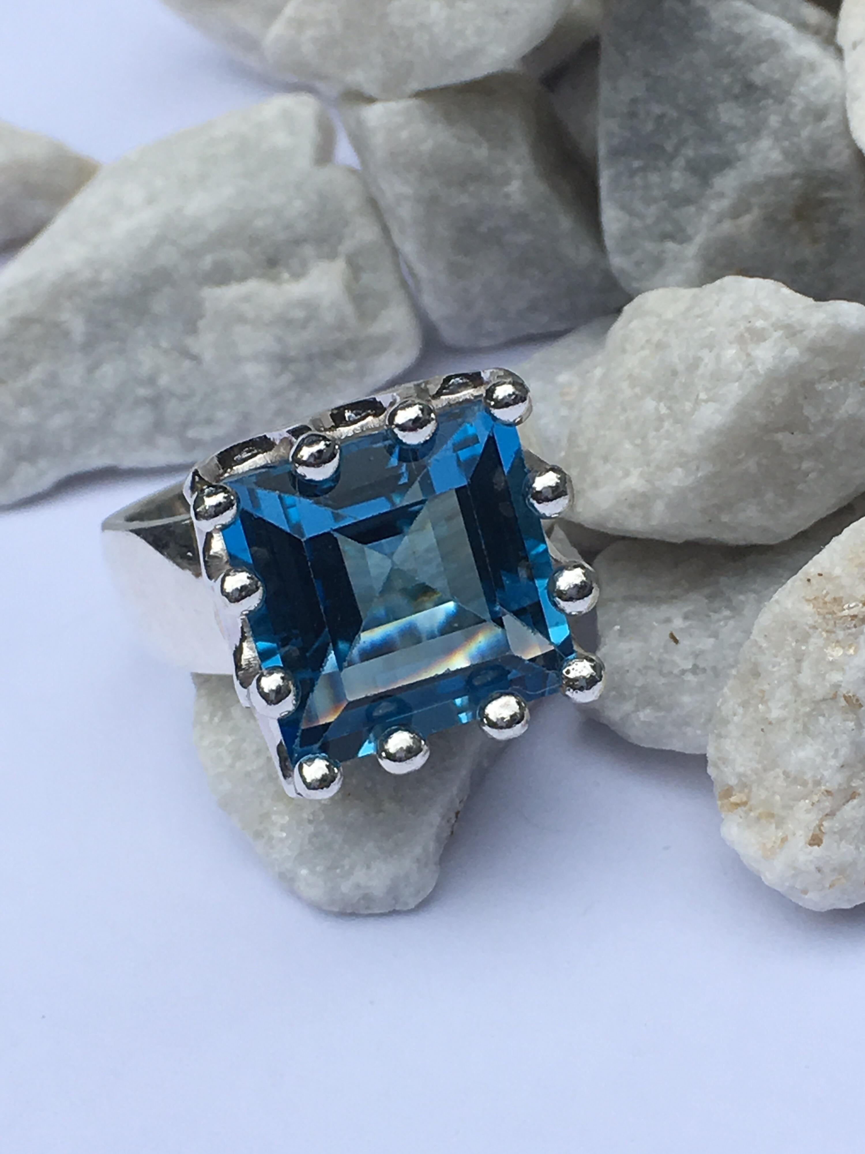Square Blue Topaz Crown Ring In New Condition For Sale In Trumbull, CT
