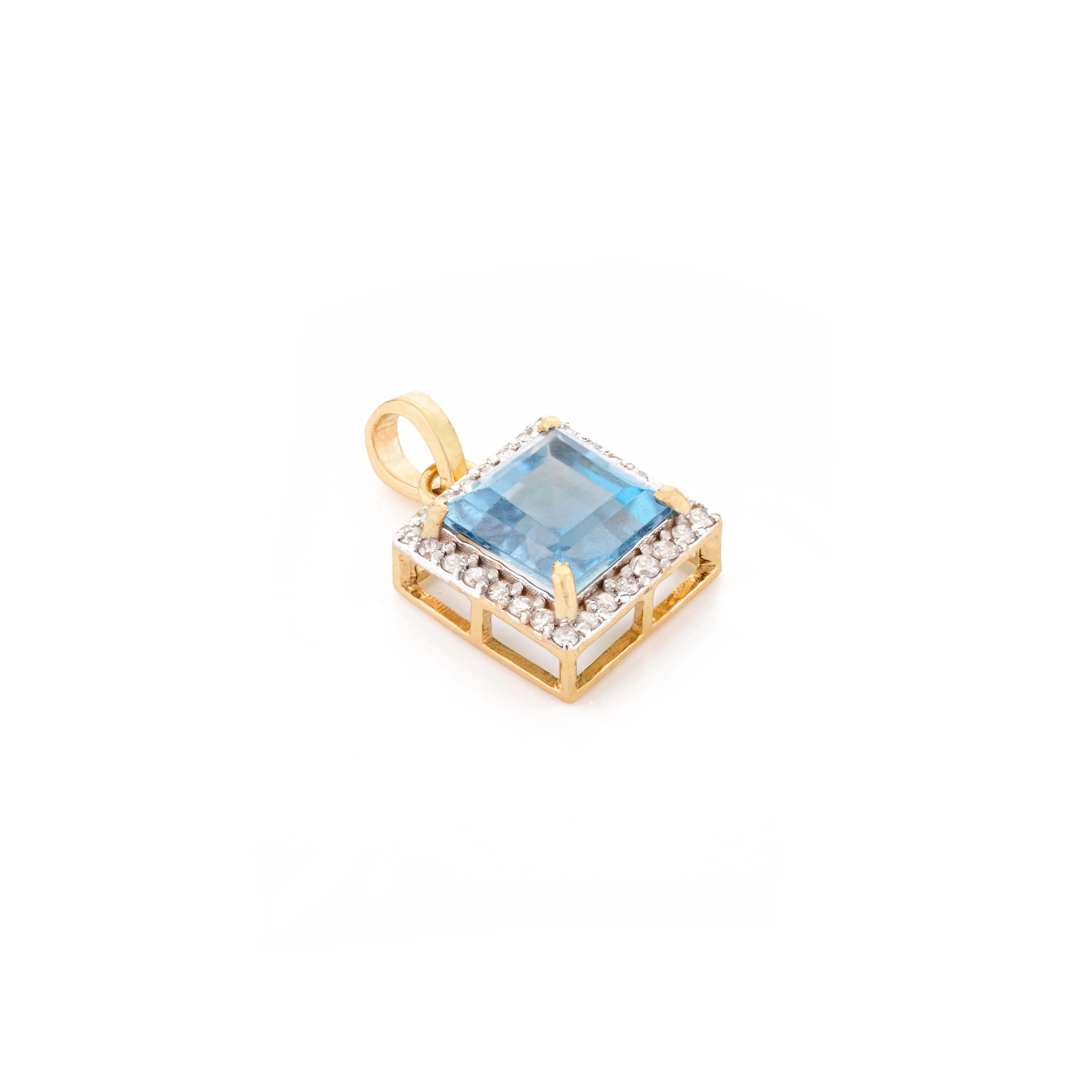 Anhängerring aus 18 Karat Gelbgold mit blauem Topas im Quadratschliff und Diamant-Halo-Ohrringen im Zustand „Neu“ im Angebot in New York, NY