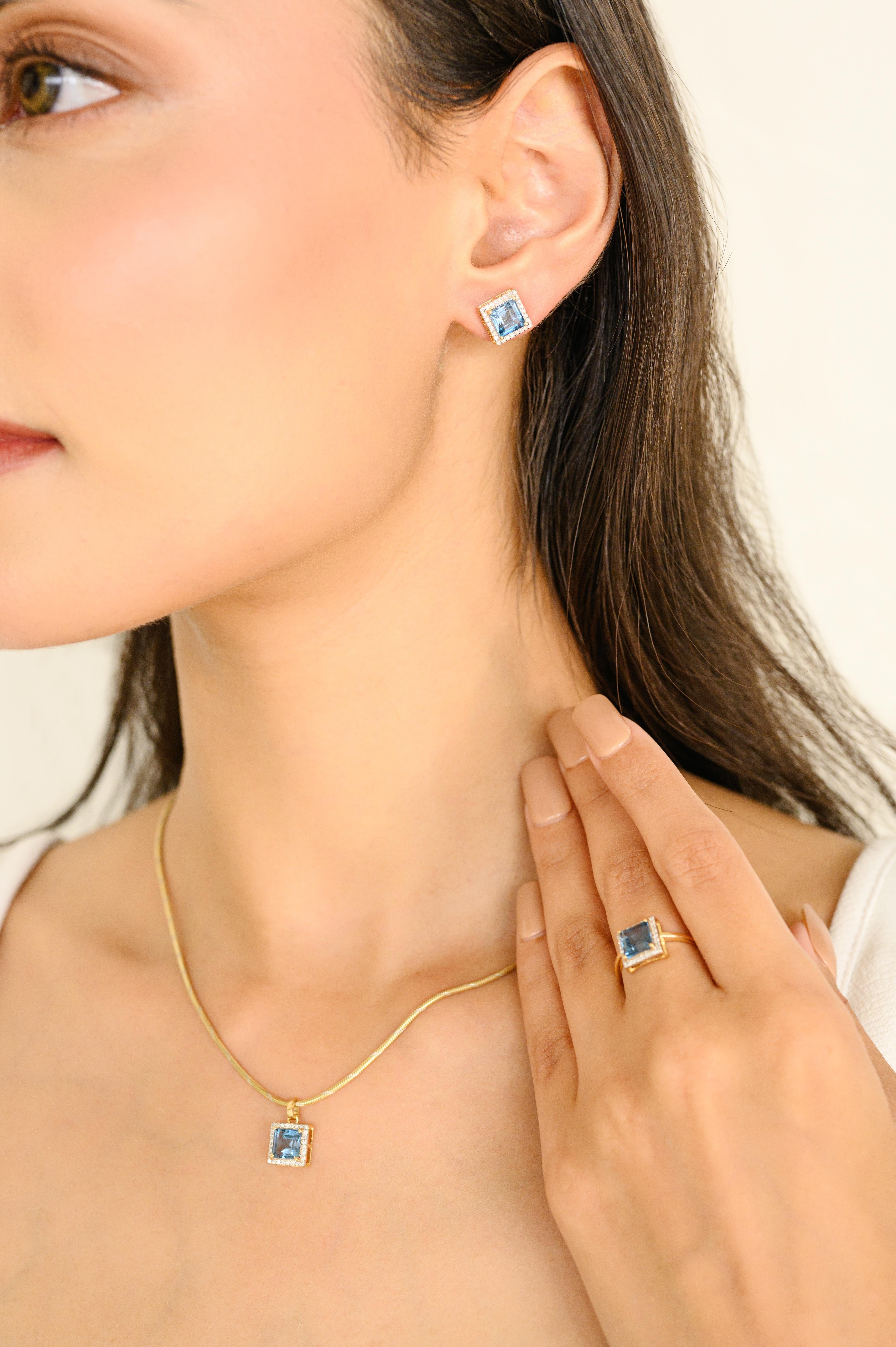 Anhängerring aus 18 Karat Gelbgold mit blauem Topas im Quadratschliff und Diamant-Halo-Ohrringen Damen im Angebot