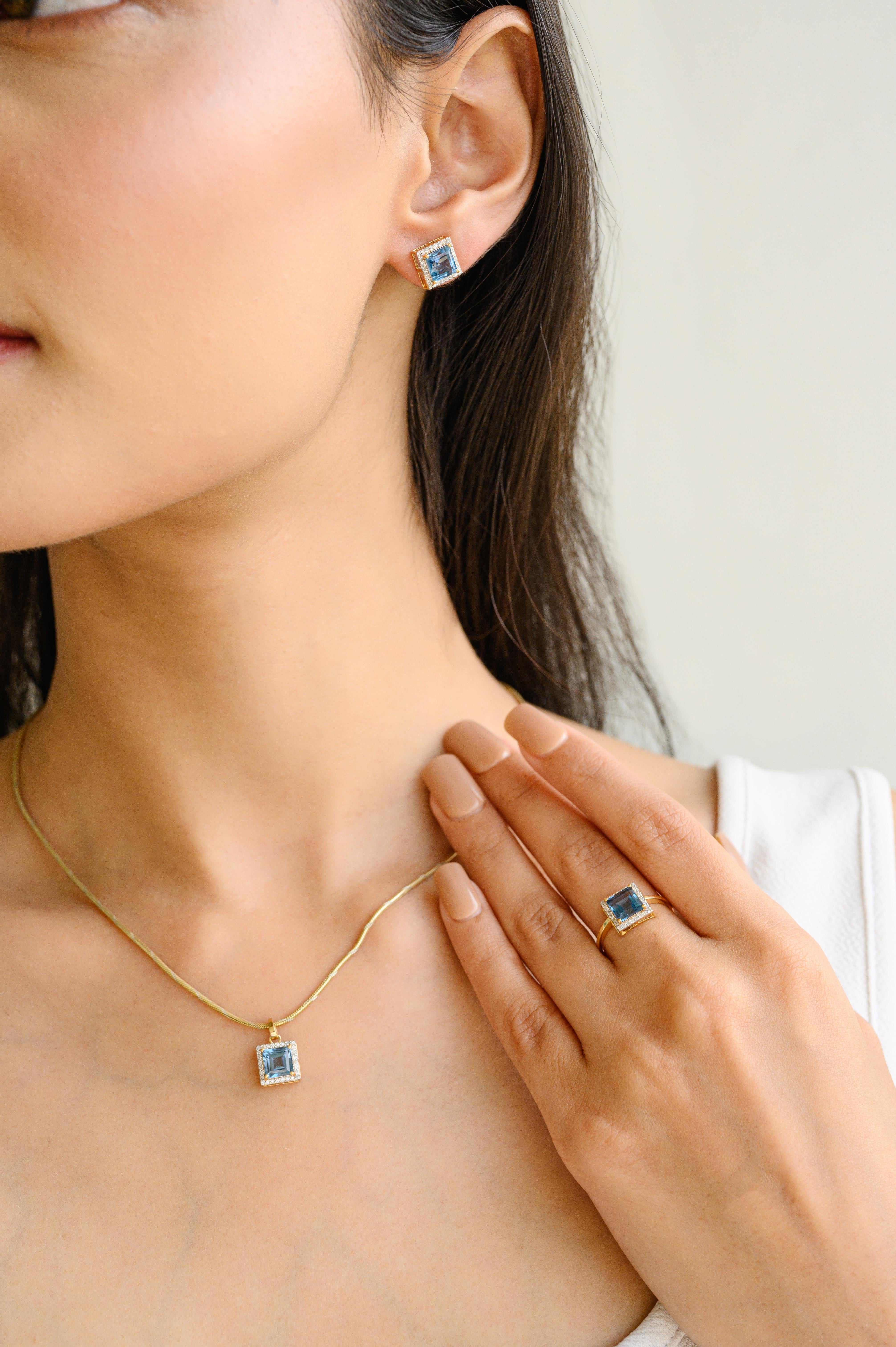 Anhängerring aus 18 Karat Gelbgold mit blauem Topas im Quadratschliff und Diamant-Halo-Ohrringen im Angebot 2