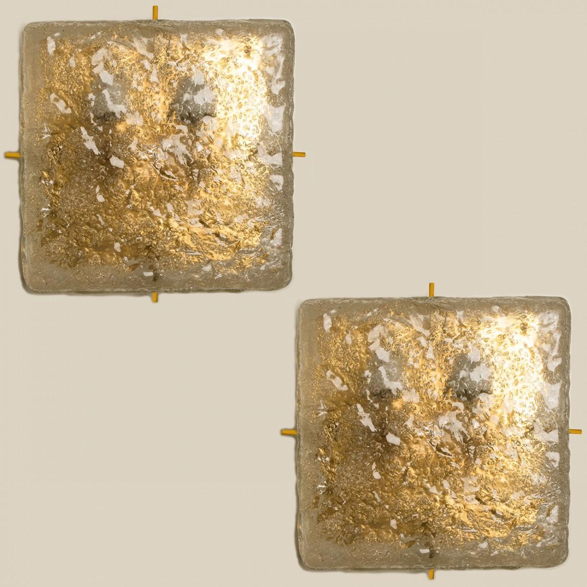 Square shaped flush mounts lights in clear glass with brass details. Manufactured by Glashütte Limburg in Germany during the 1970s.
Nice craftsmanship. Minimal and simply shaped design. The glass has small air bubbles in it, what gives a nice