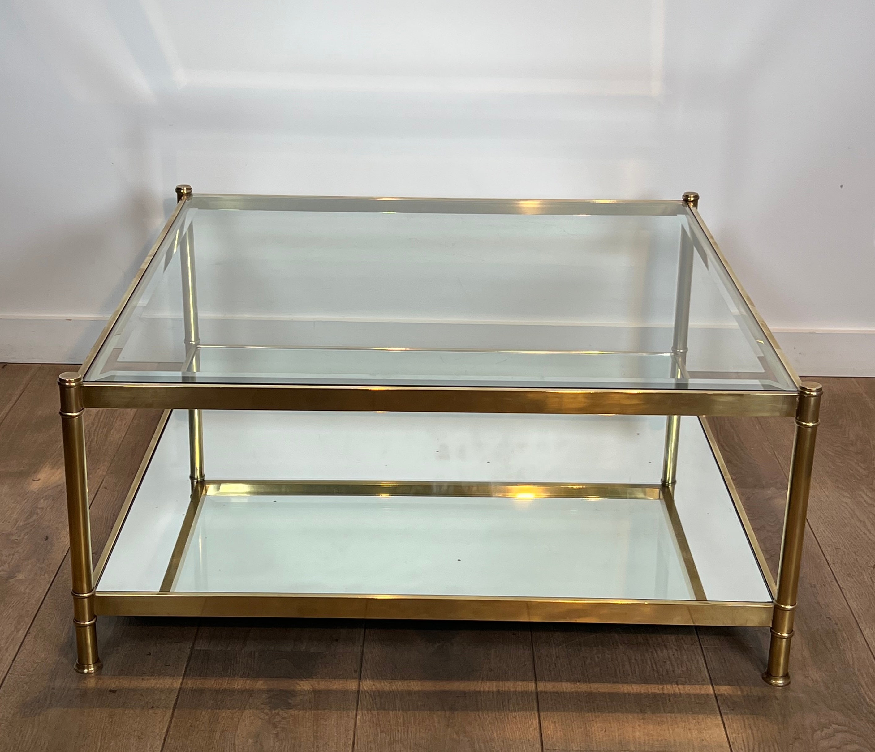 Table basse carrée en laiton par Roche Bobois. Circa 1970