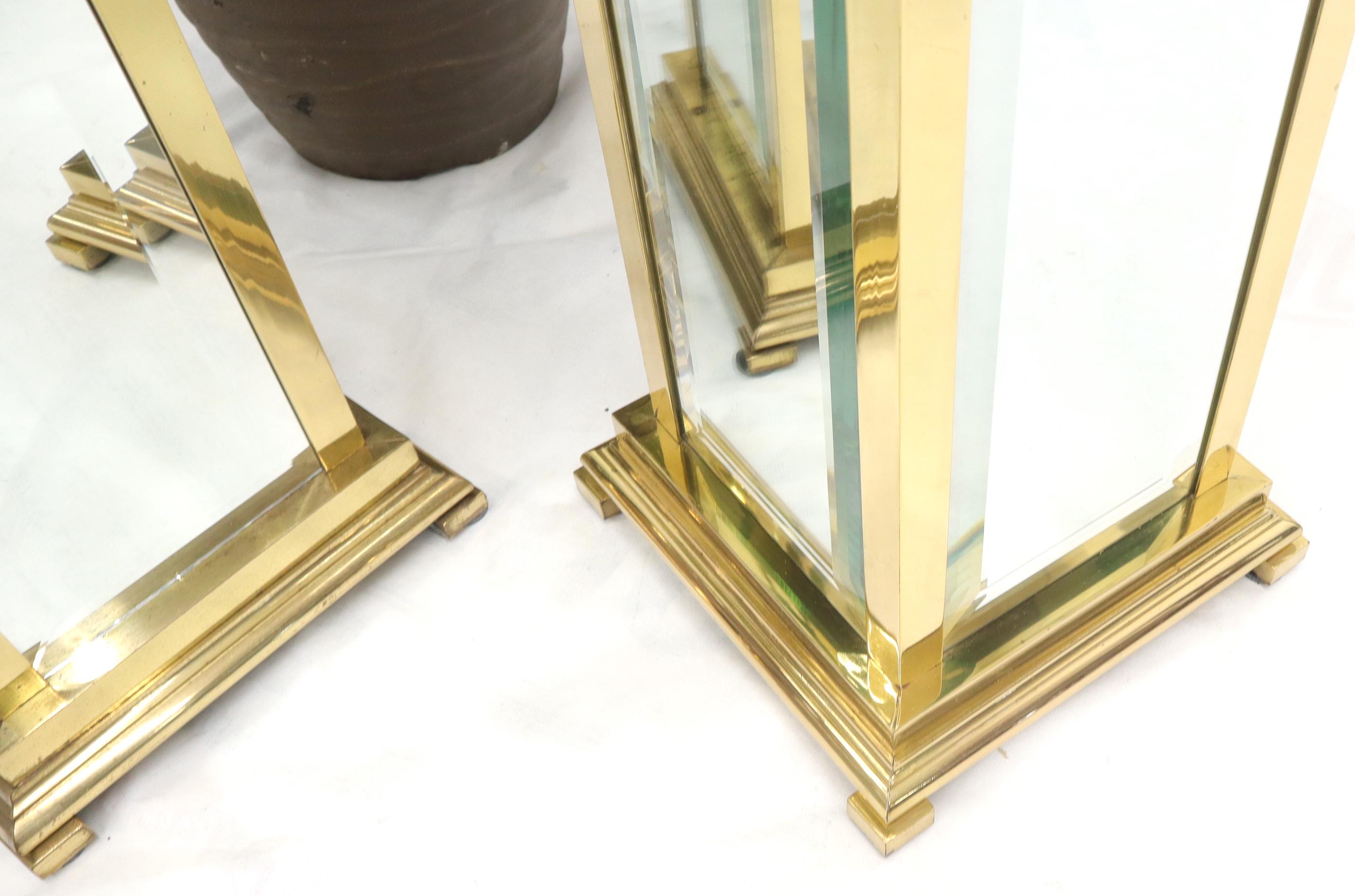 gold mirror pedestal