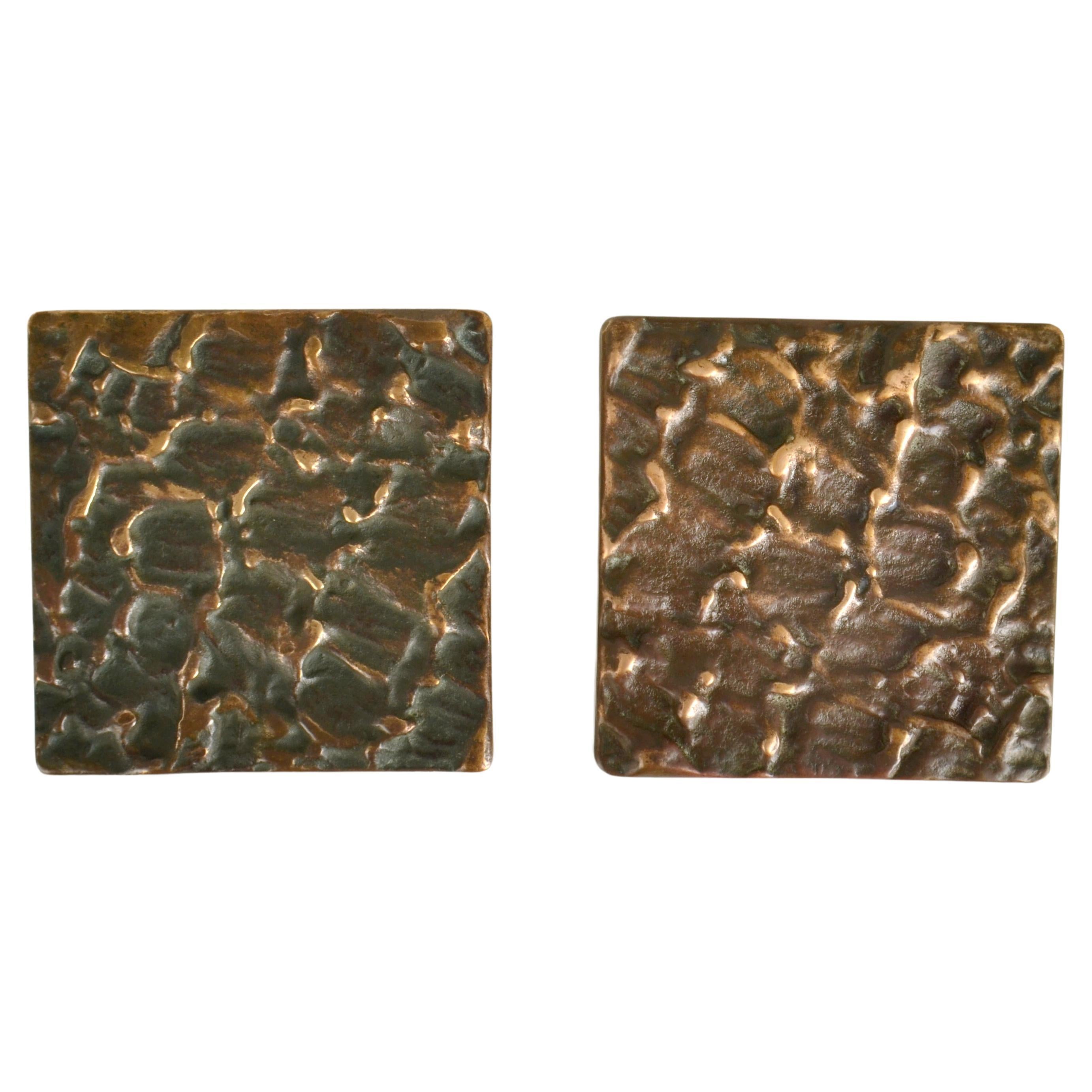 Par de Tiradores Cuadrados de Bronce con Relieve Subtil