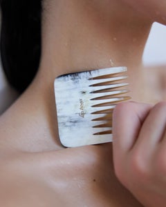 Quadratischer Kamm aus Büffelhorn