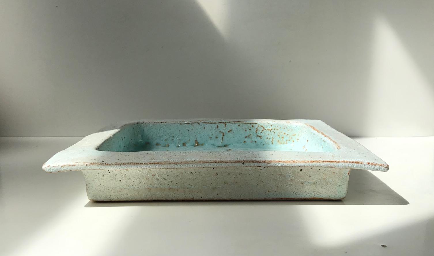 Moderne Plat carré en céramique turquoise cuite à la raku par Sten Borsting en vente