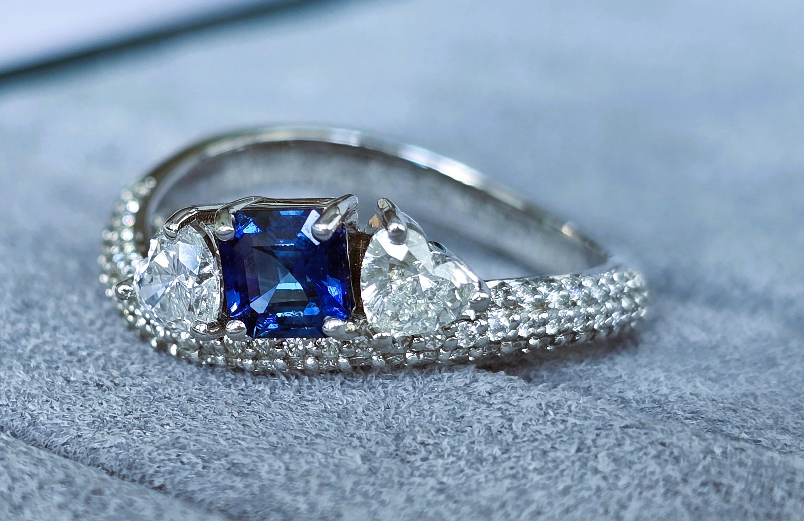 Anello con zaffiro Ceylon quadrato In condizioni Nuovo in vendita a บางรัก, TH