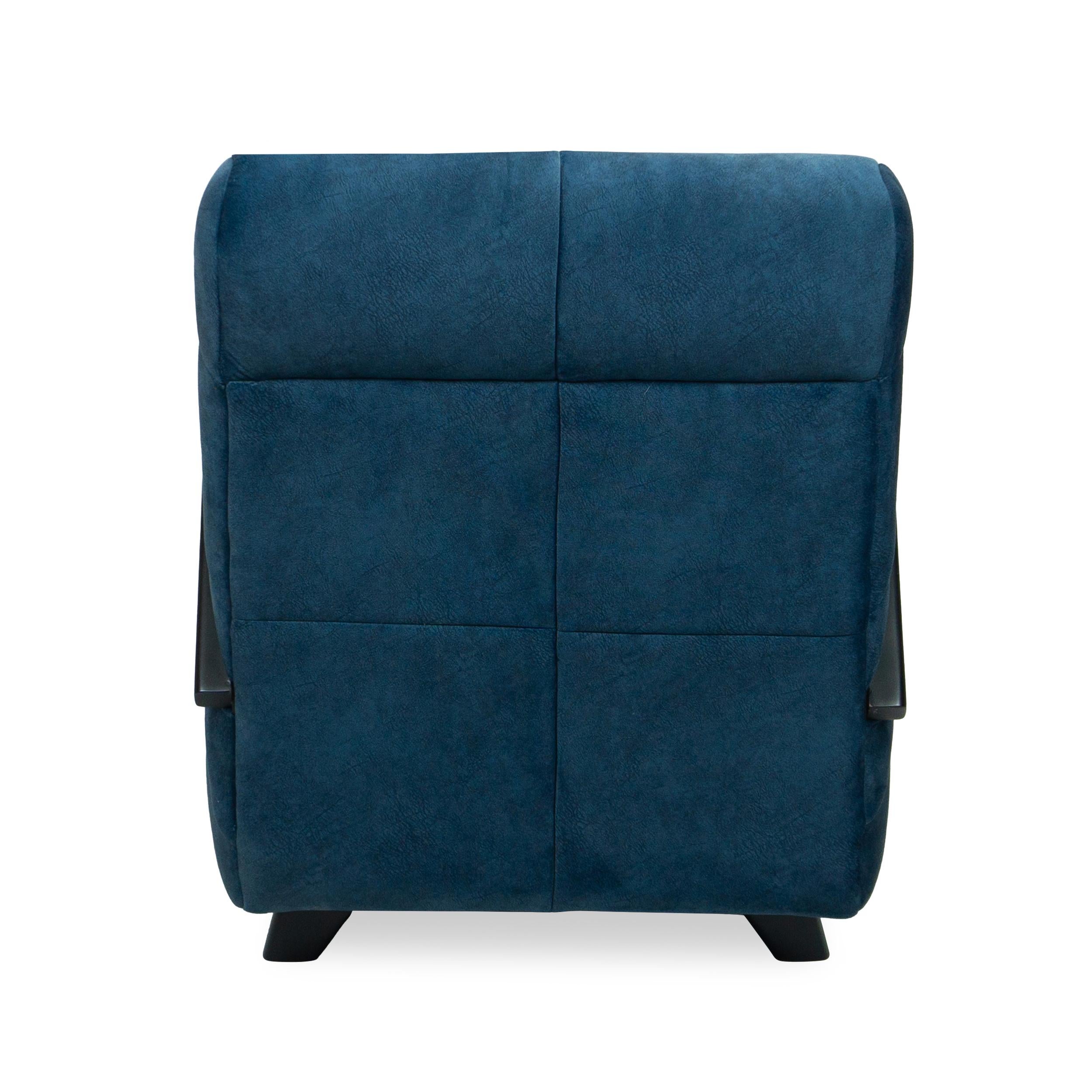Silla de salón Square Channel Tufted con brazos angulados de madera y terciopelo azul marino en venta 3