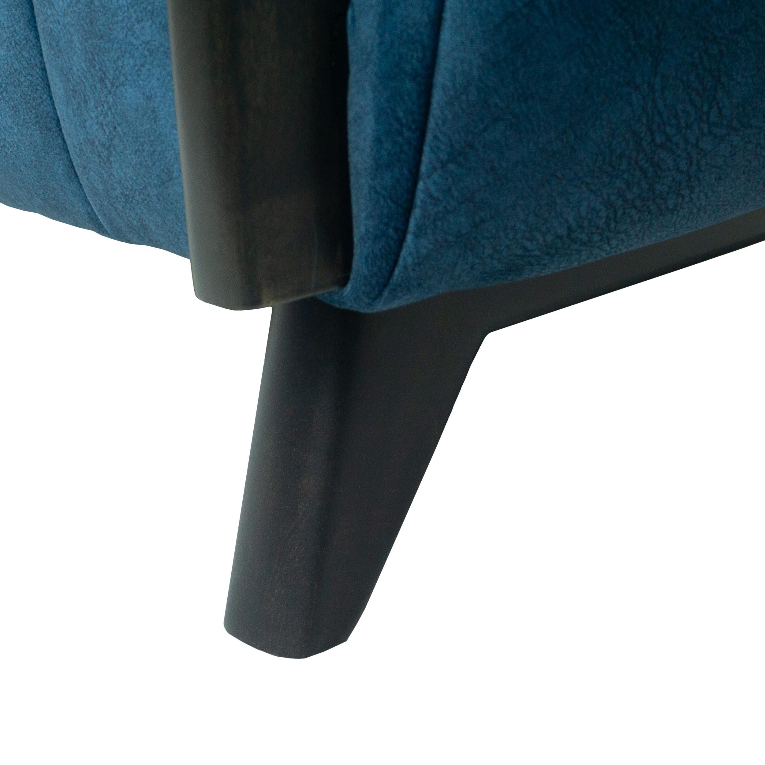 Silla de salón Square Channel Tufted con brazos angulados de madera y terciopelo azul marino en venta 10