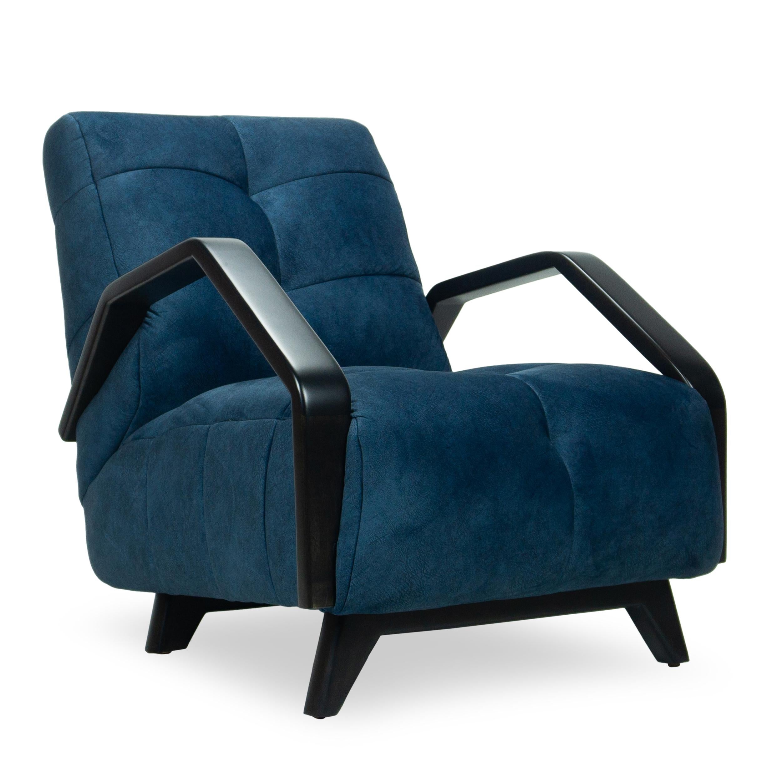 Silla de salón Square Channel Tufted con brazos angulados de madera y terciopelo azul marino Moderno orgánico en venta