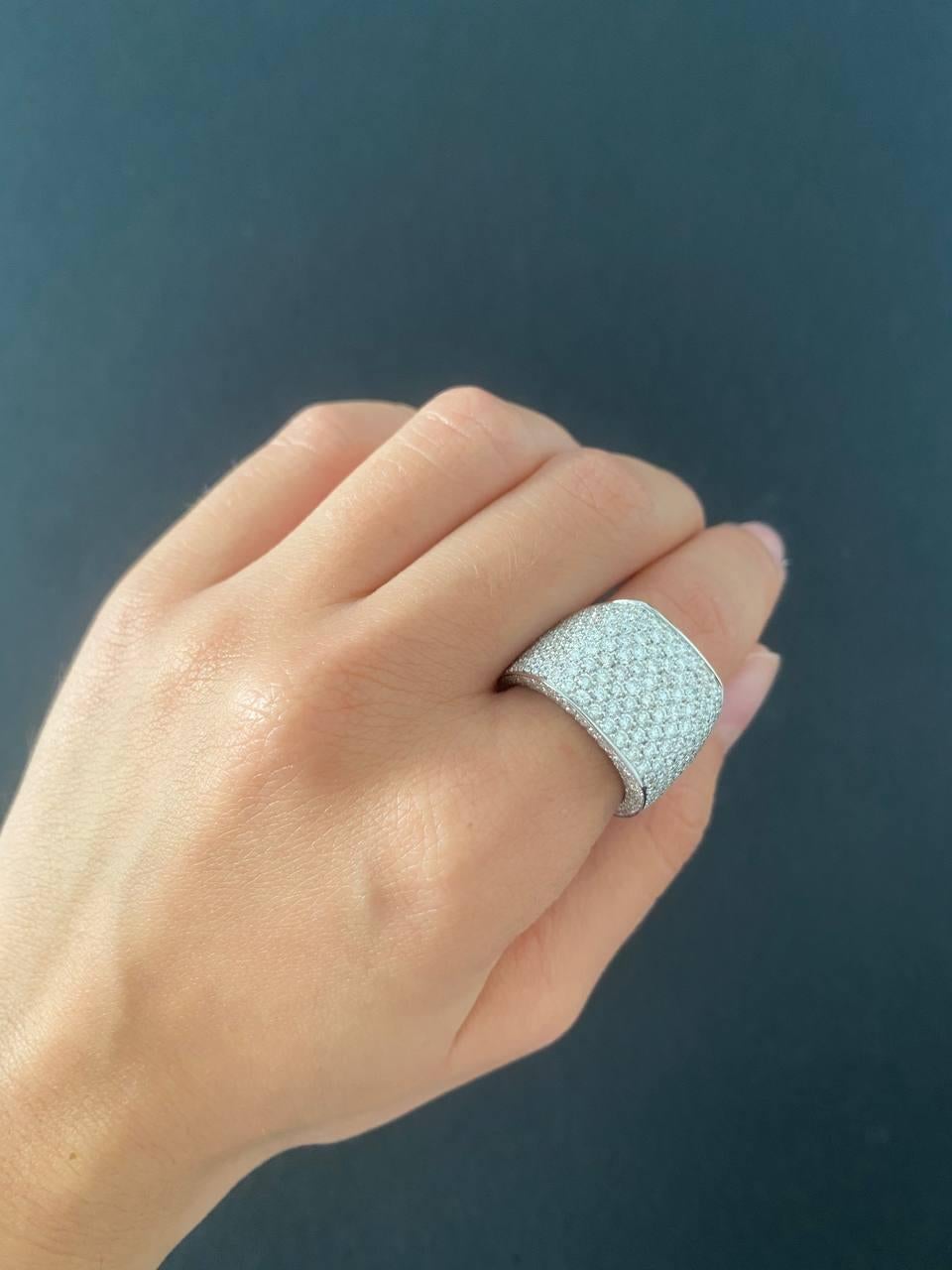 Square Chevalier Signet White Diamond Brilliant Cut Pavè Ring In New Condition For Sale In Valenza, IT