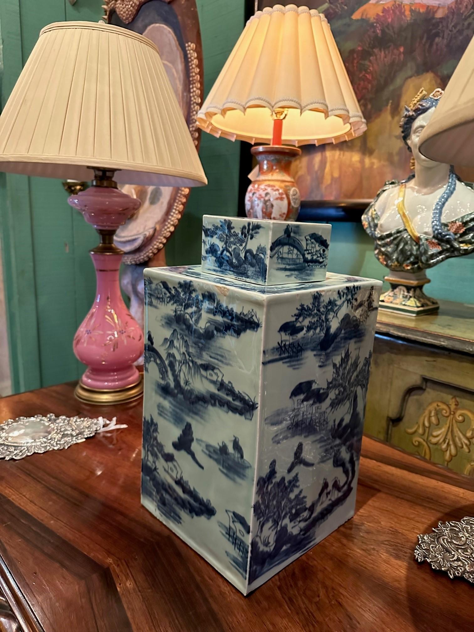 Pot carré couvert de porcelaine céladon indigo, centre de table moderne, CA en vente 7