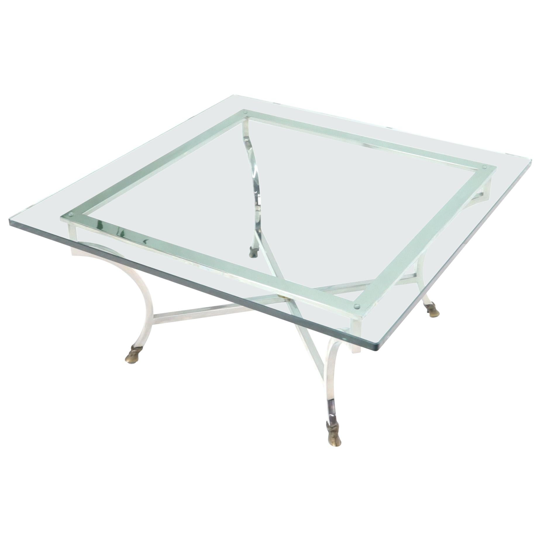 Table basse carrée à pied en sabot chromé et laiton, plateau épais en verre