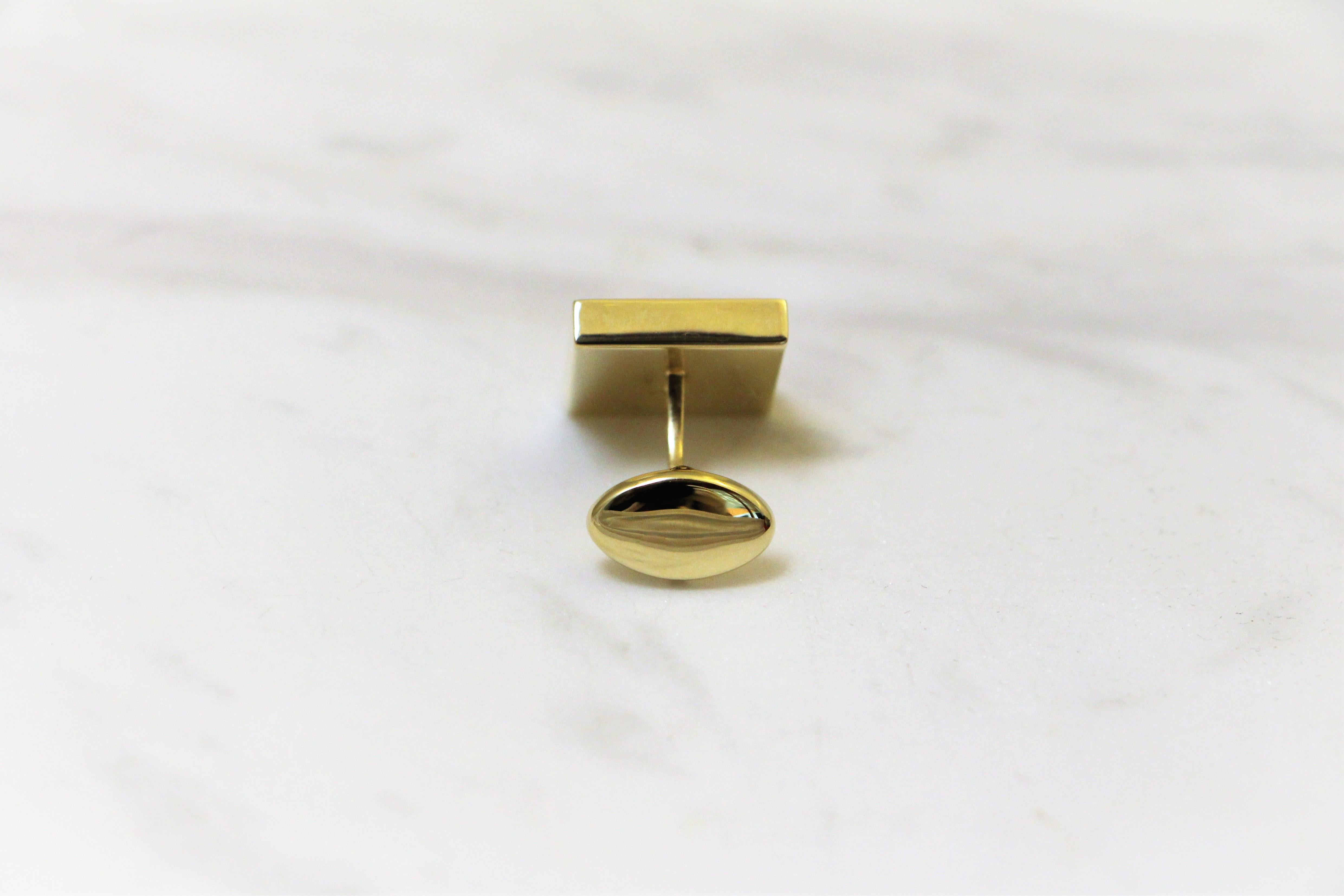 Round Cut Square Circle Black Onyx Cufflinks Handcrafted in 14Kt Yellow Gold For Sale