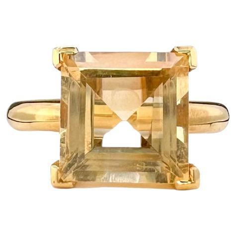Square Citrine Ring - 18ct yellow gold For Sale