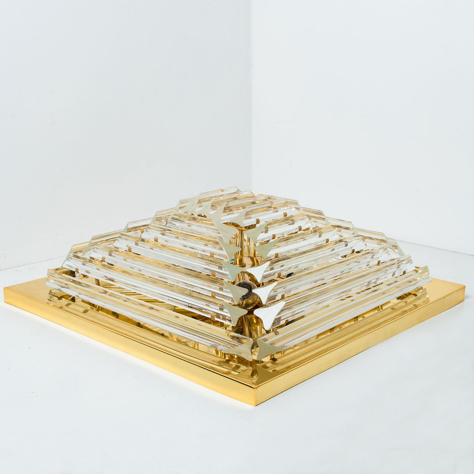 Quadratische Einbaubeleuchtung aus klarem Kristall und vergoldeter Pyramiden von Venini, 1970 im Angebot 6