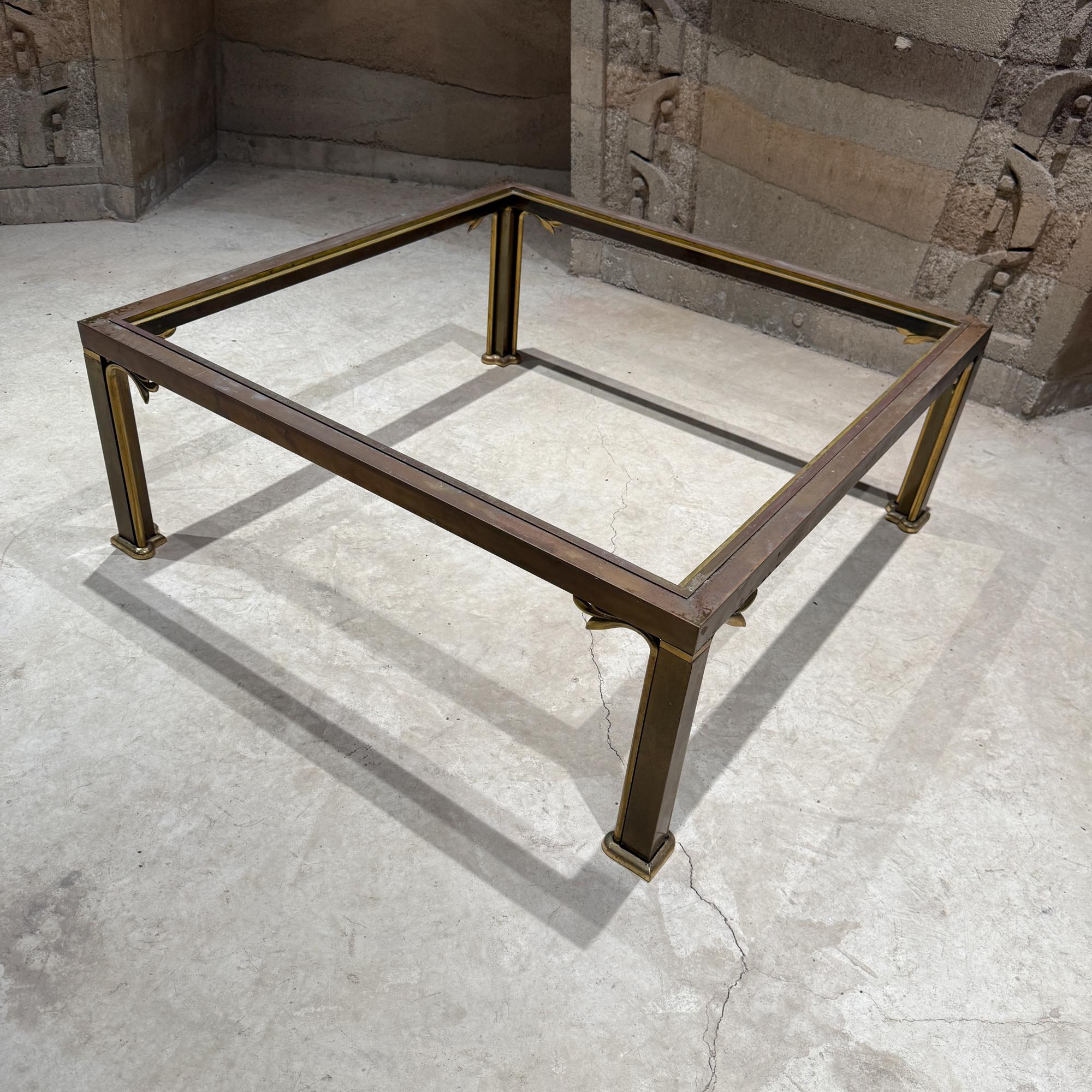 italien Table basse carrée en laiton bronze fabriquée en Italie Hollywood Regency en vente