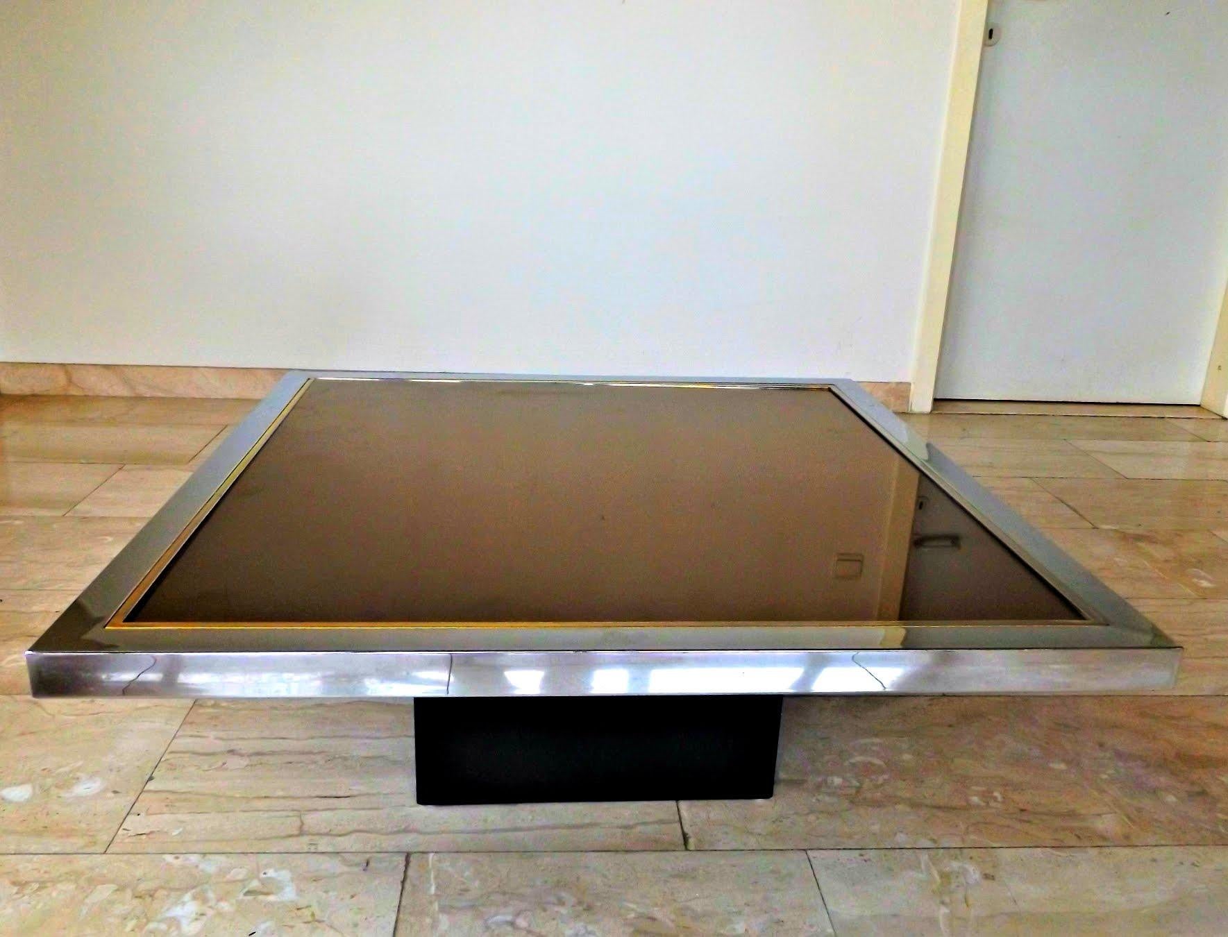 Hollywood Regency coffee table made from chrome with smoked glass on a lacquered wooden base.

The table is in good condition with the original glass.

1970s, Belgium

Dimensions:
Height: 45 cm/17.71