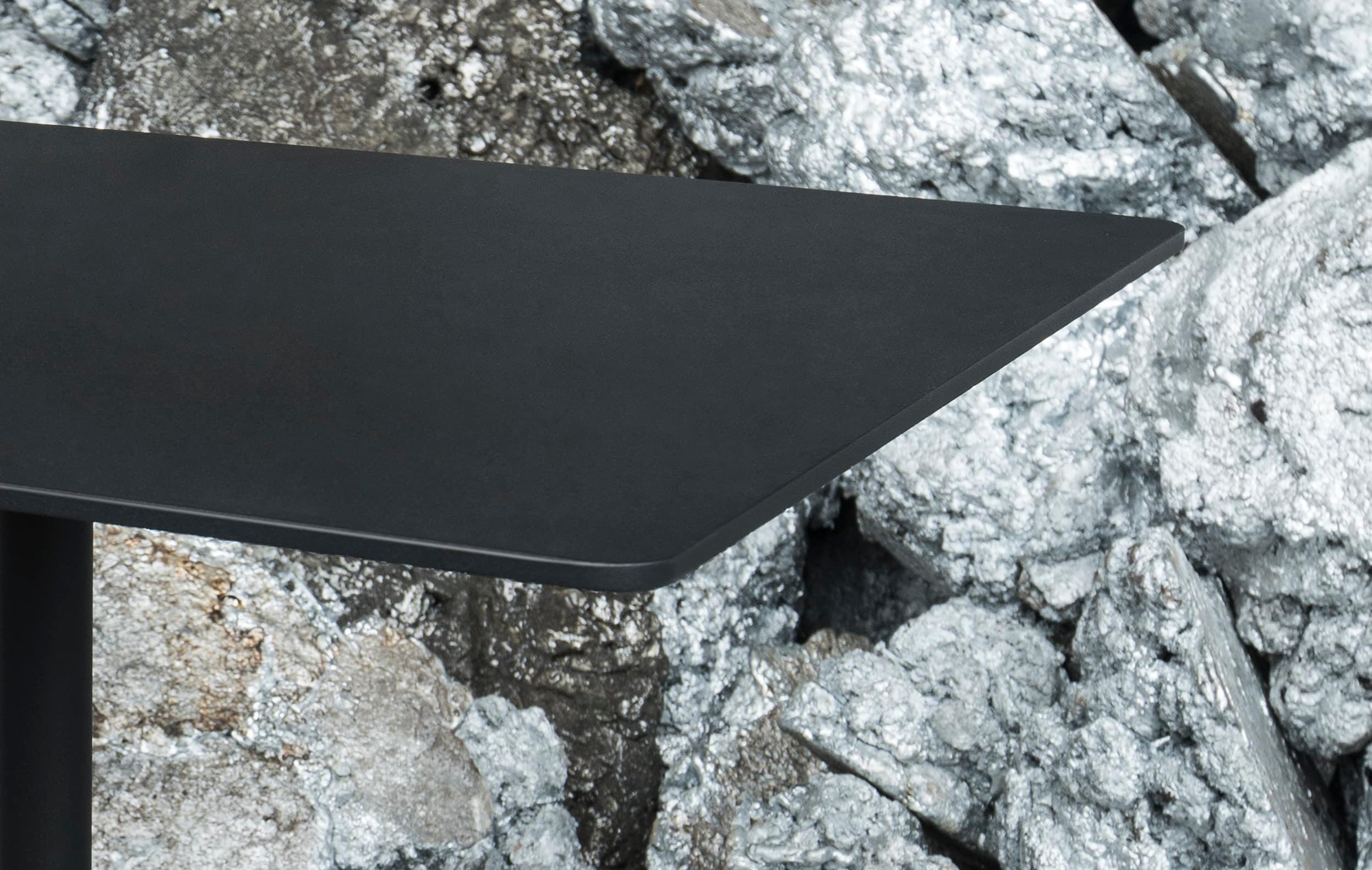 Square Coffee Table 'DING' Made of Concrete and Aluminum 'Black' For Sale 6