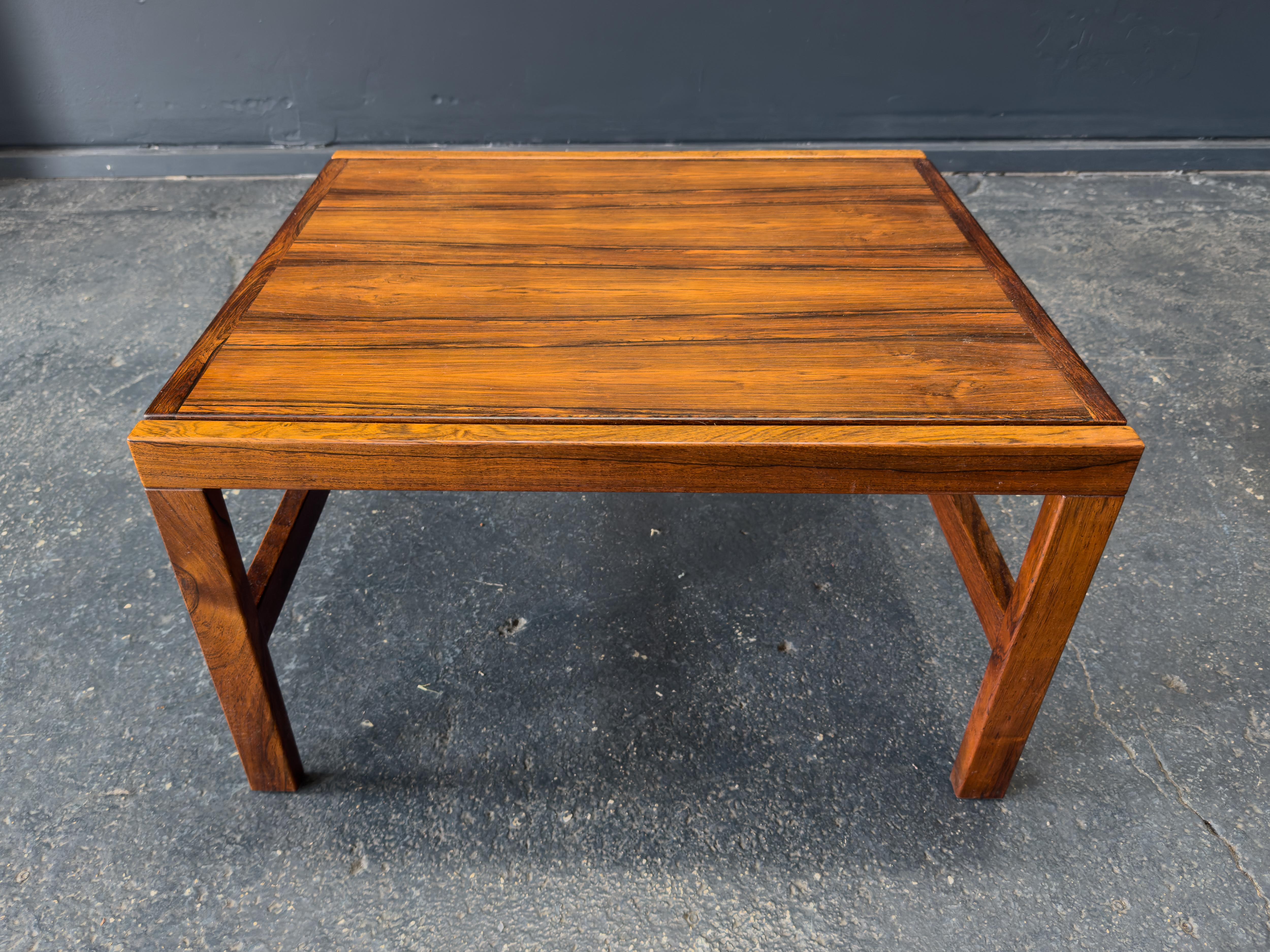Square Coffee Table (Holz) im Angebot