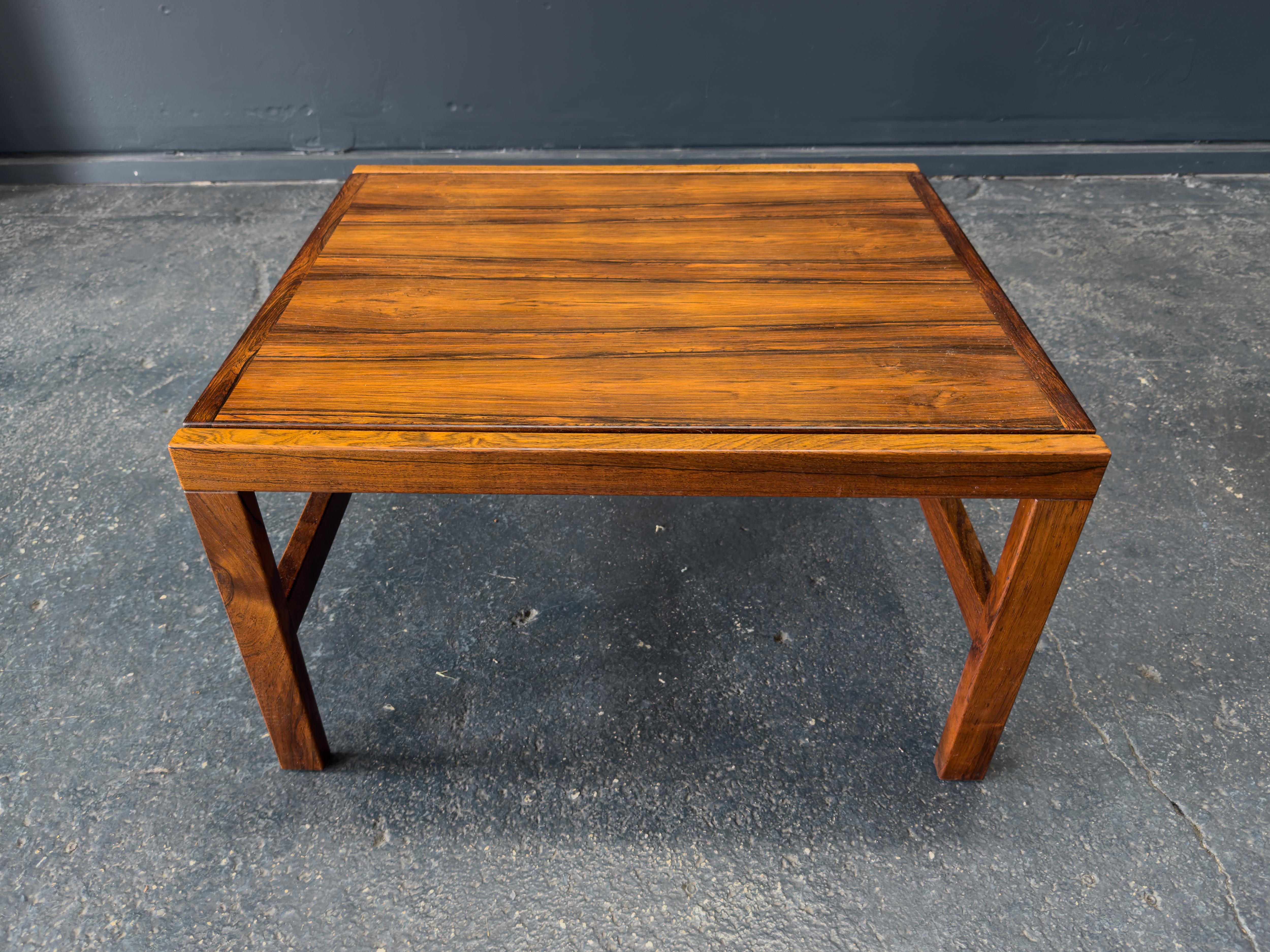 Square Coffee Table im Angebot 1
