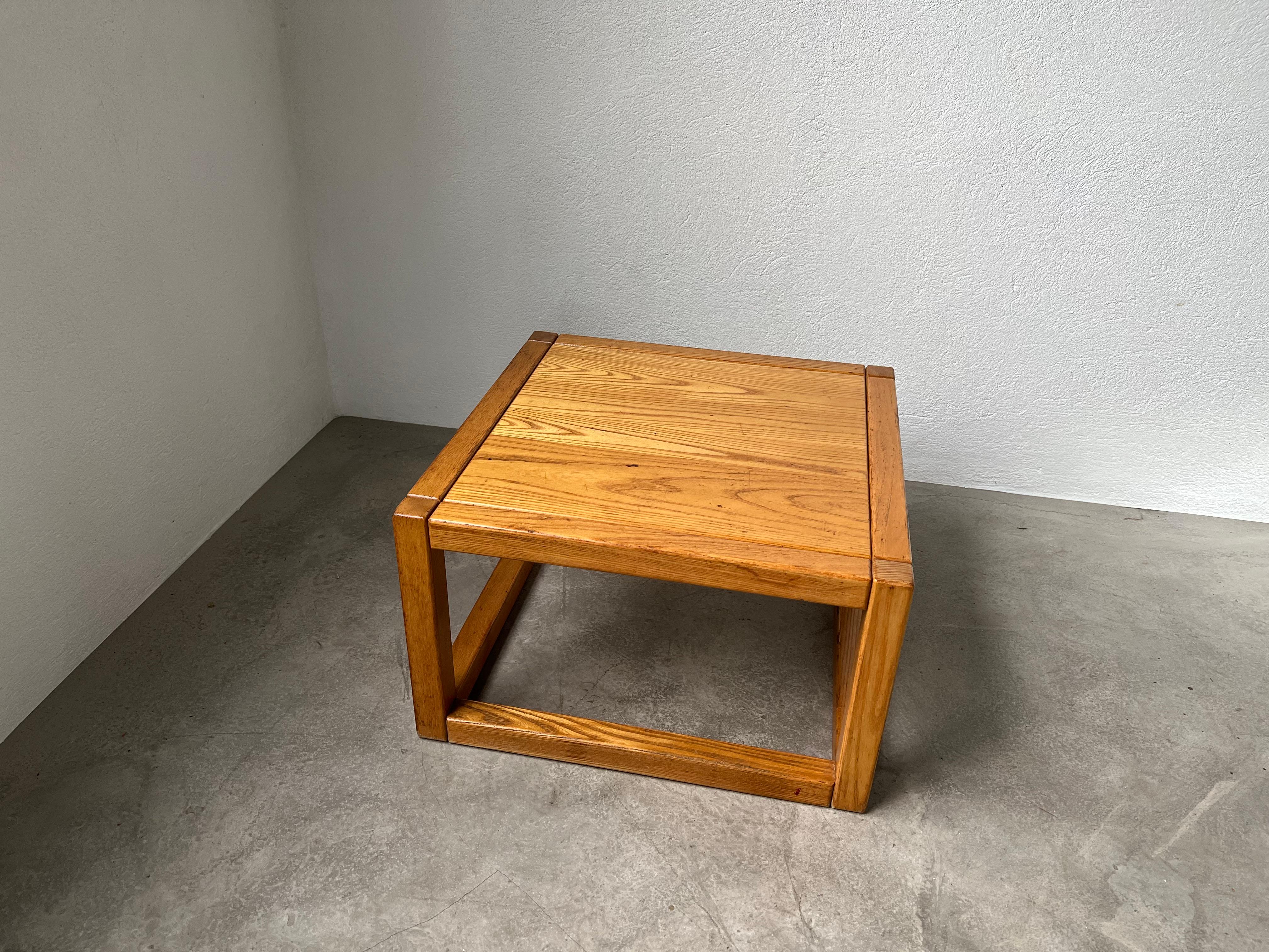 Mid-Century Modern Table basse carrée de la Maison Regain, France 1970 en vente