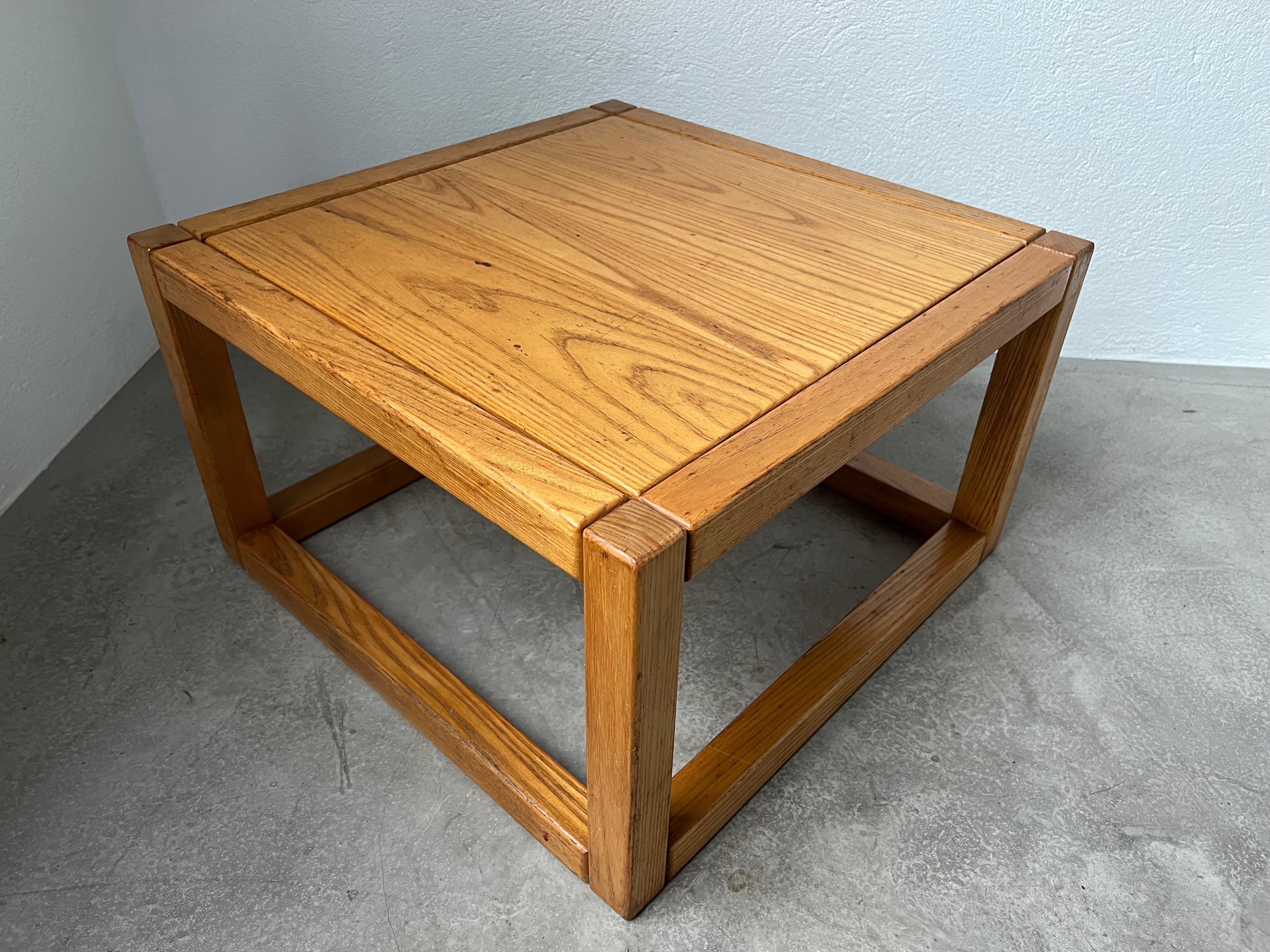Square coffee table from Maison Regain, France 1970 In Good Condition For Sale In LYON, FR