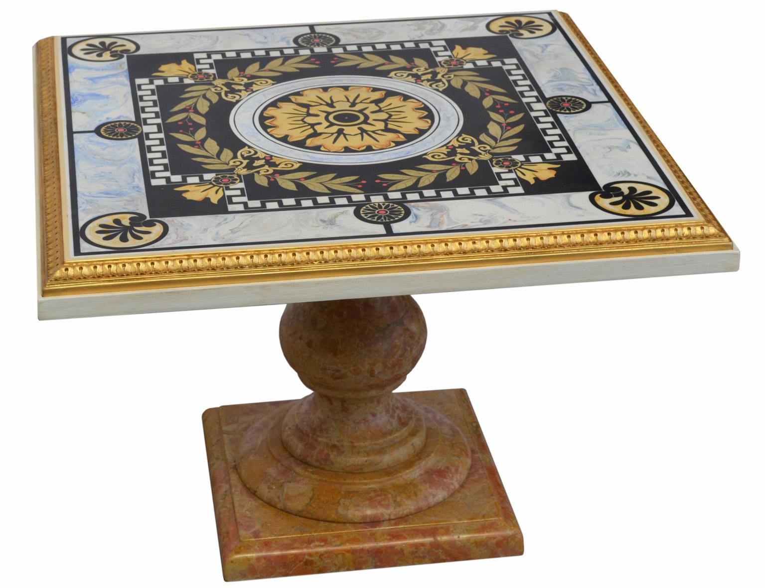 Empire Tavolino Quadrato Intarsio Scagliola, base Marmo Giallo, Fatto a Mano en Italie en vente