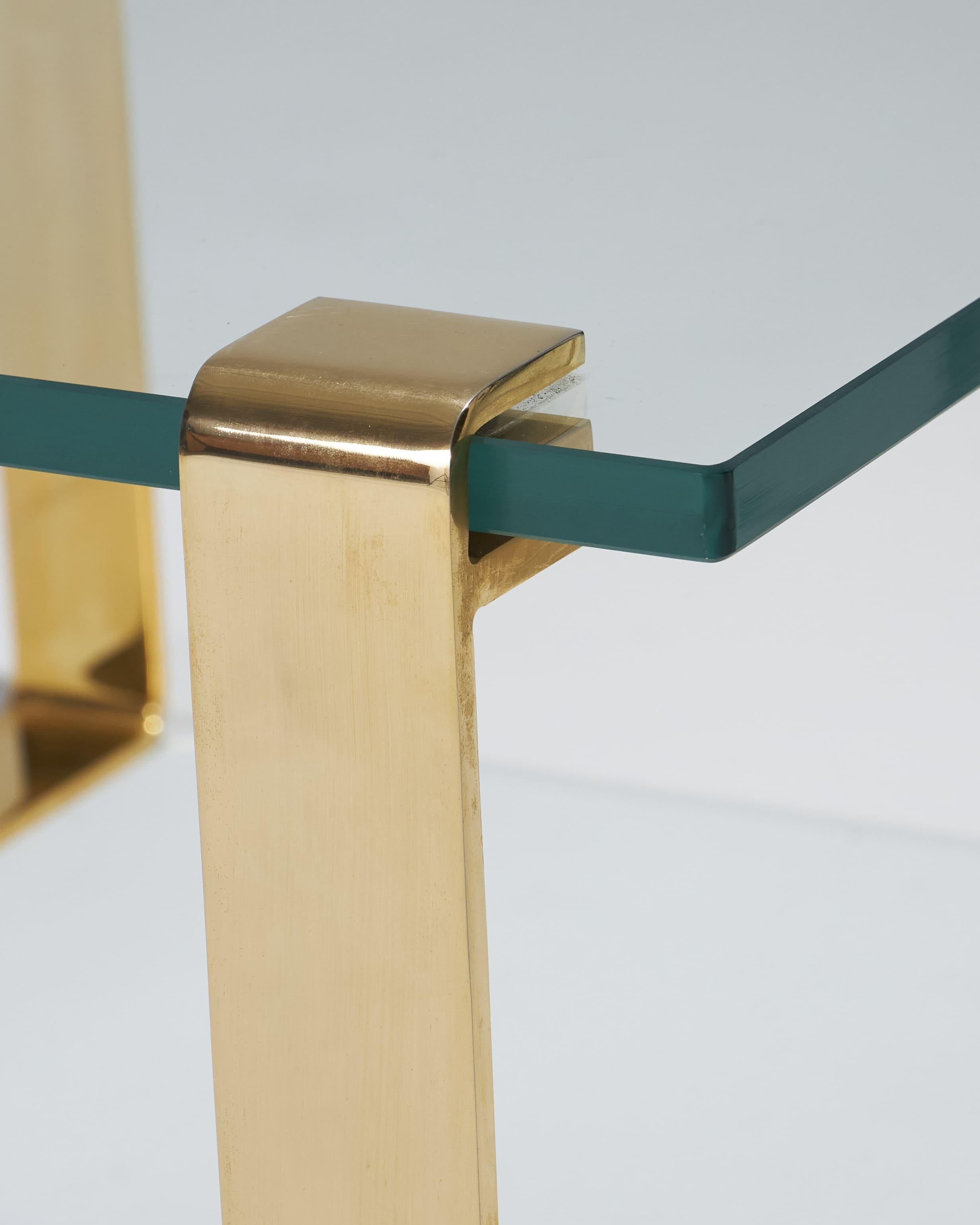 20ième siècle Table basse carrée en verre et laiton de Ronald Schmidt, années 1980 en vente