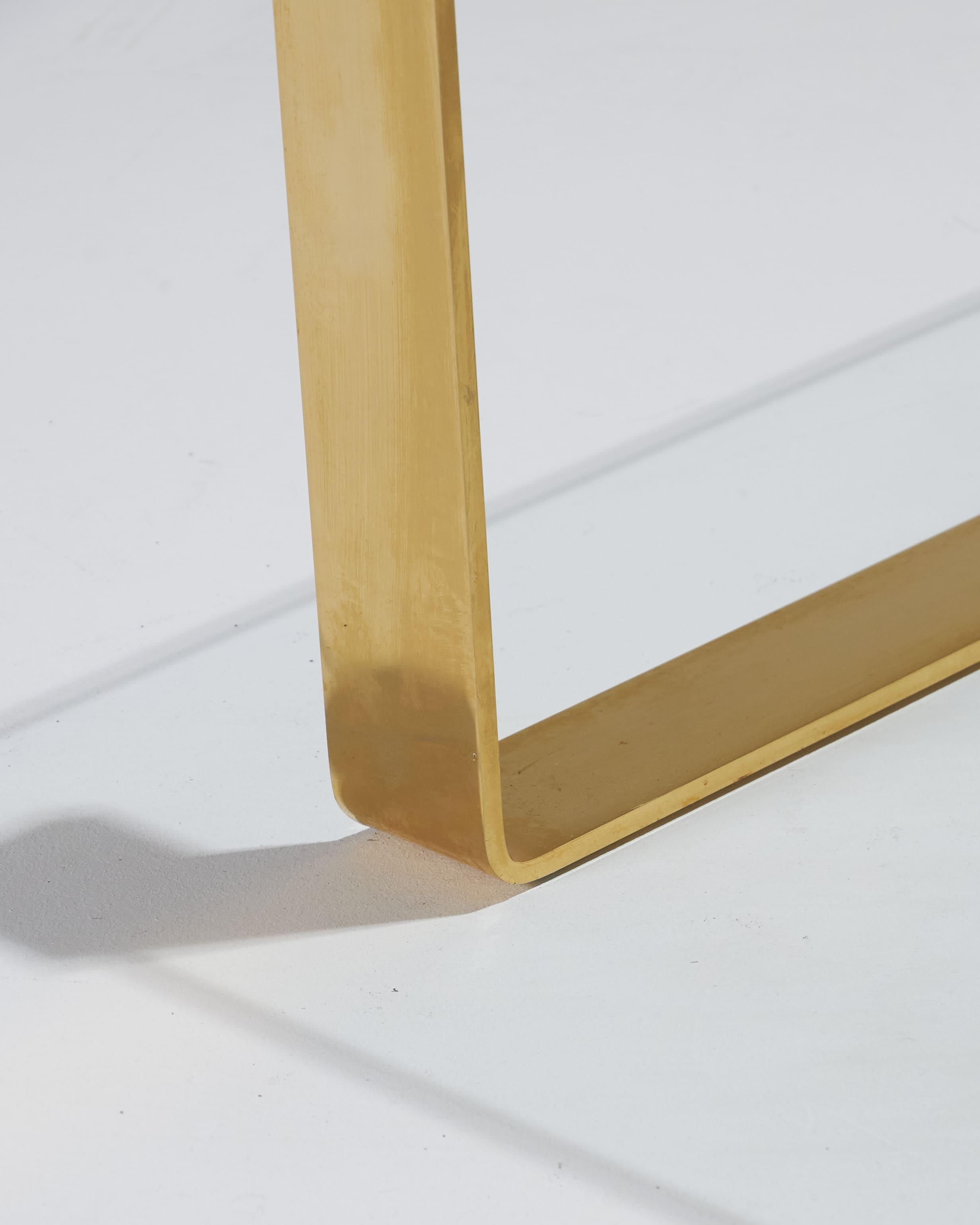 Laiton Table basse carrée en verre et laiton de Ronald Schmidt, années 1980 en vente