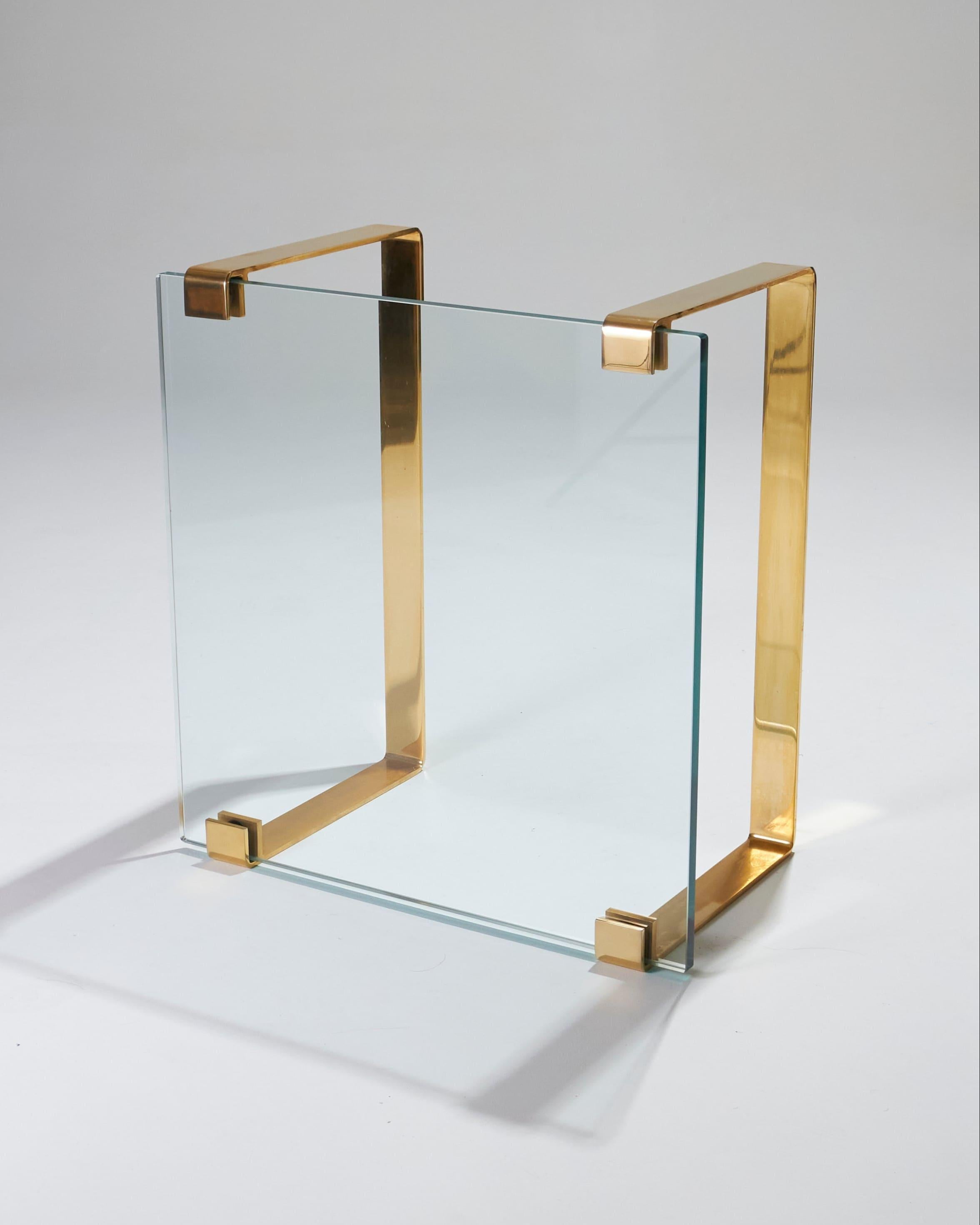 Table basse carrée en verre et laiton de Ronald Schmidt, années 1980 en vente 1