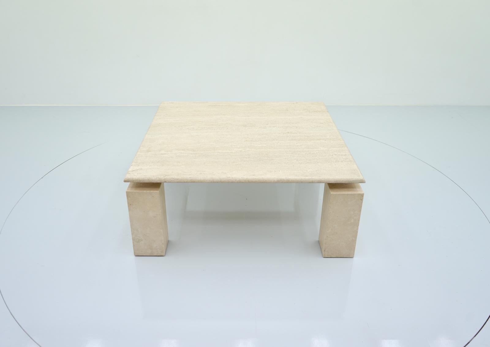 Square Coffee Table in Italian Travertine with Floating Table Top, 1970s In Good Condition For Sale In Frankfurt / Dreieich, DE