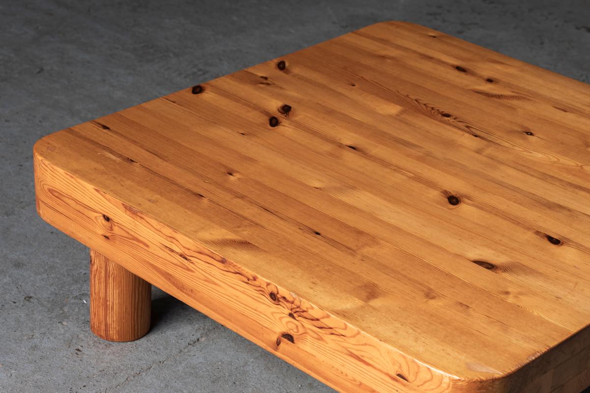 Large Square Coffee Table in Pine Wood, 1970s For Sale 4