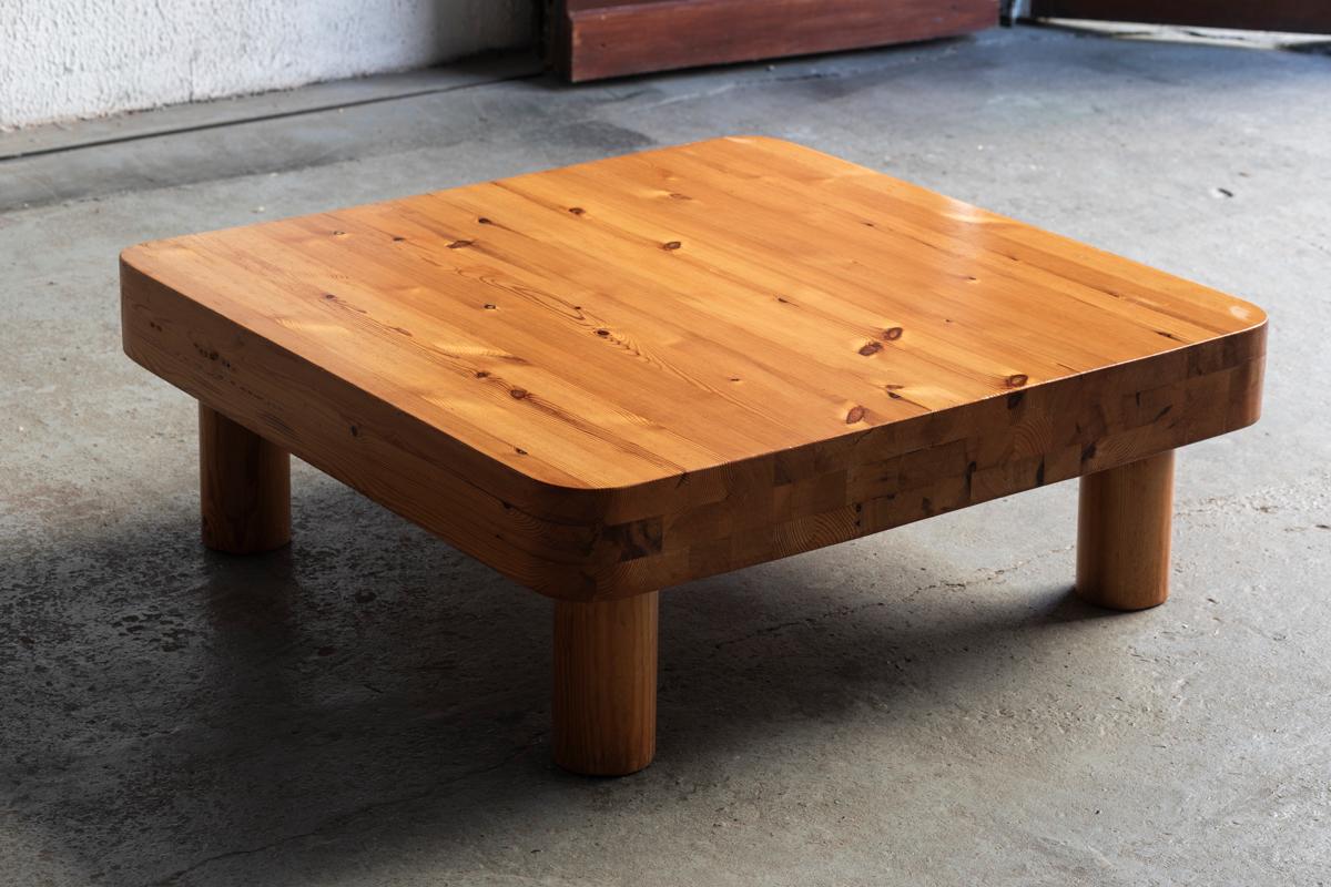 Large Square Coffee Table in Pine Wood, 1970s In Good Condition For Sale In Antwerpen, BE