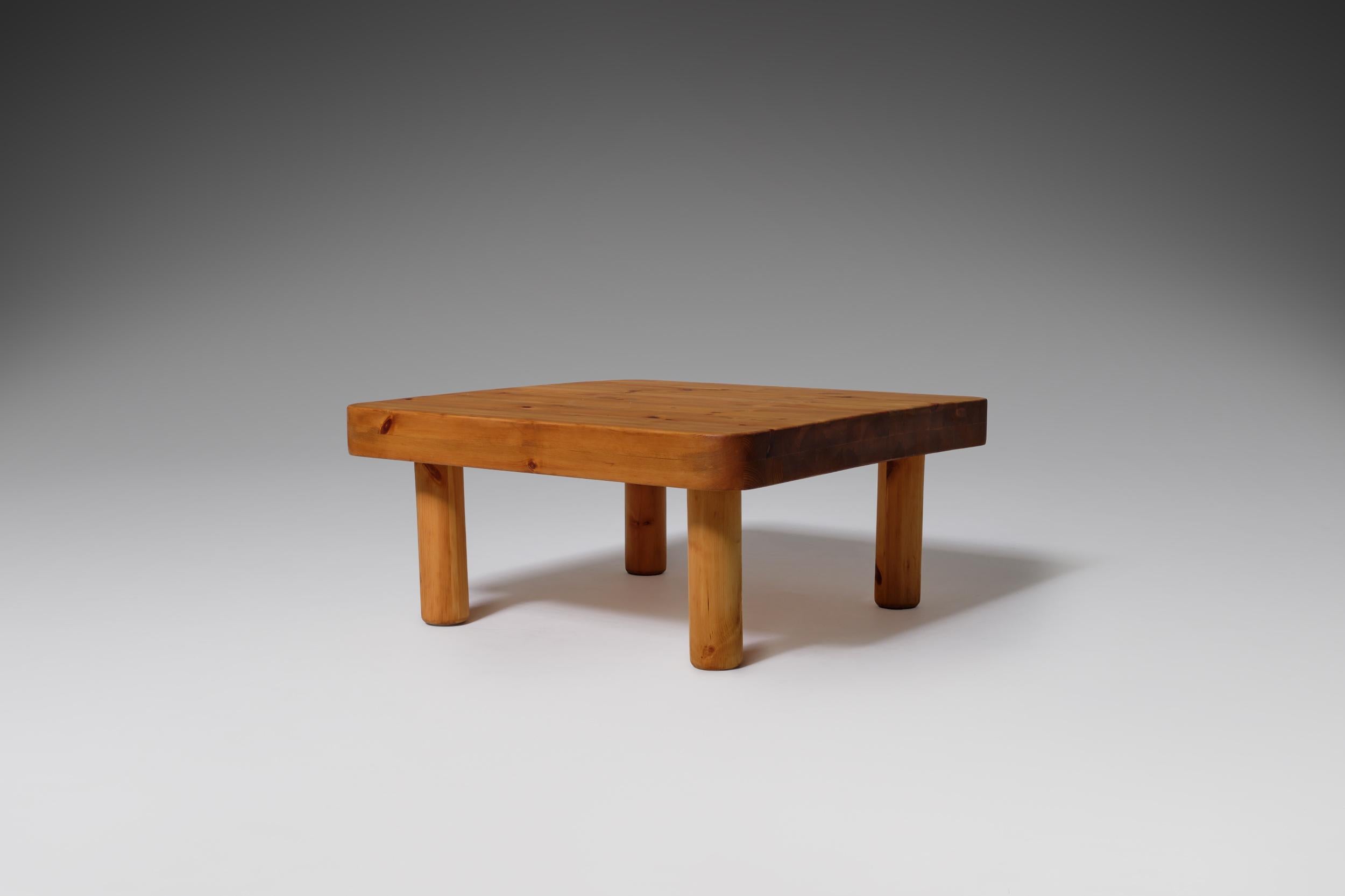 Square Coffee Table in Solid Pine In Good Condition In Rotterdam, NL