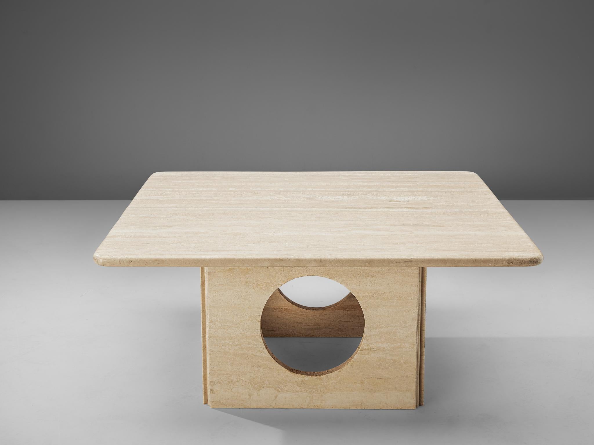 Postmoderne Table basse carrée en travertin  en vente