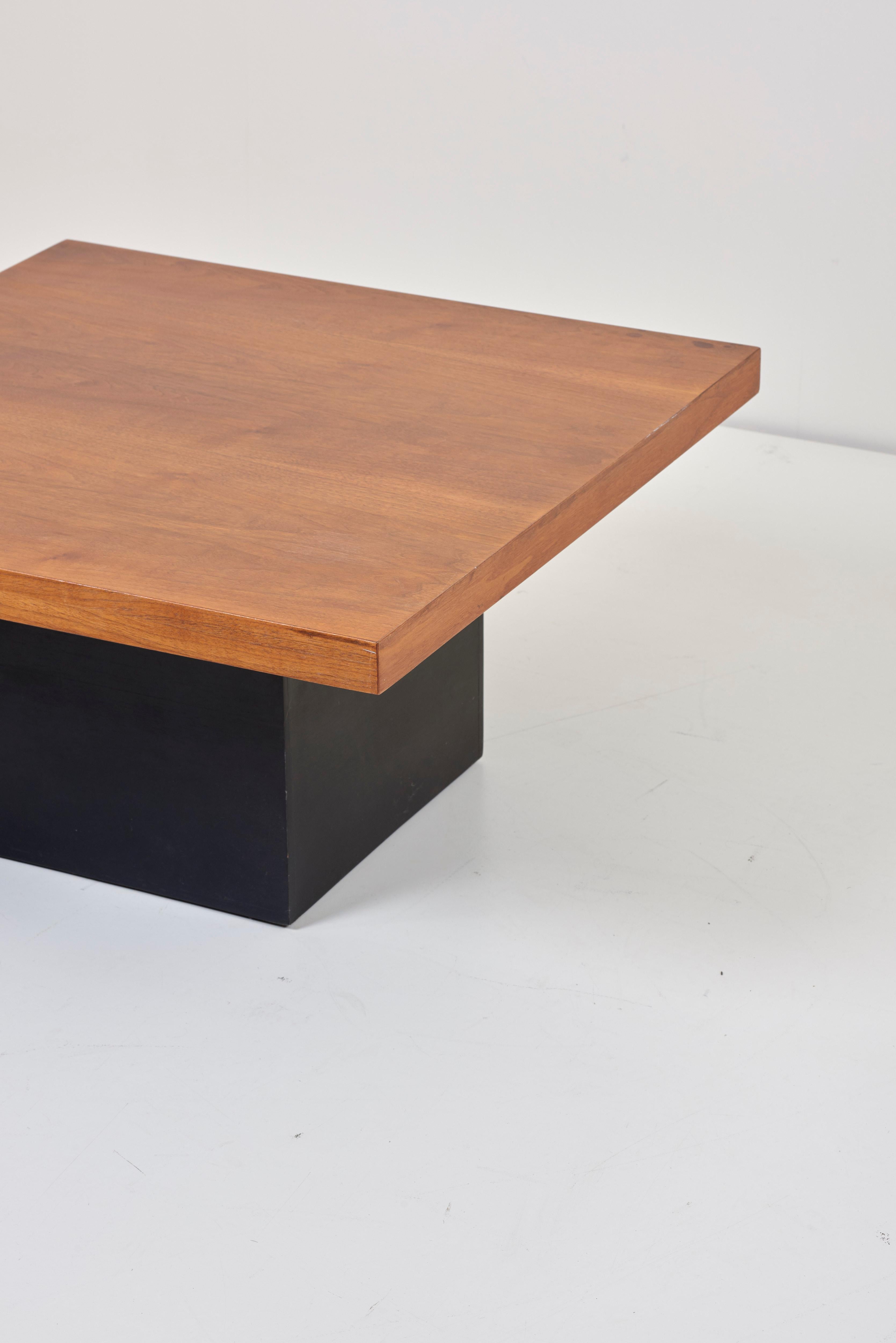 Square Coffee Table in Wood by Milo Baughman In Excellent Condition In Berlin, DE