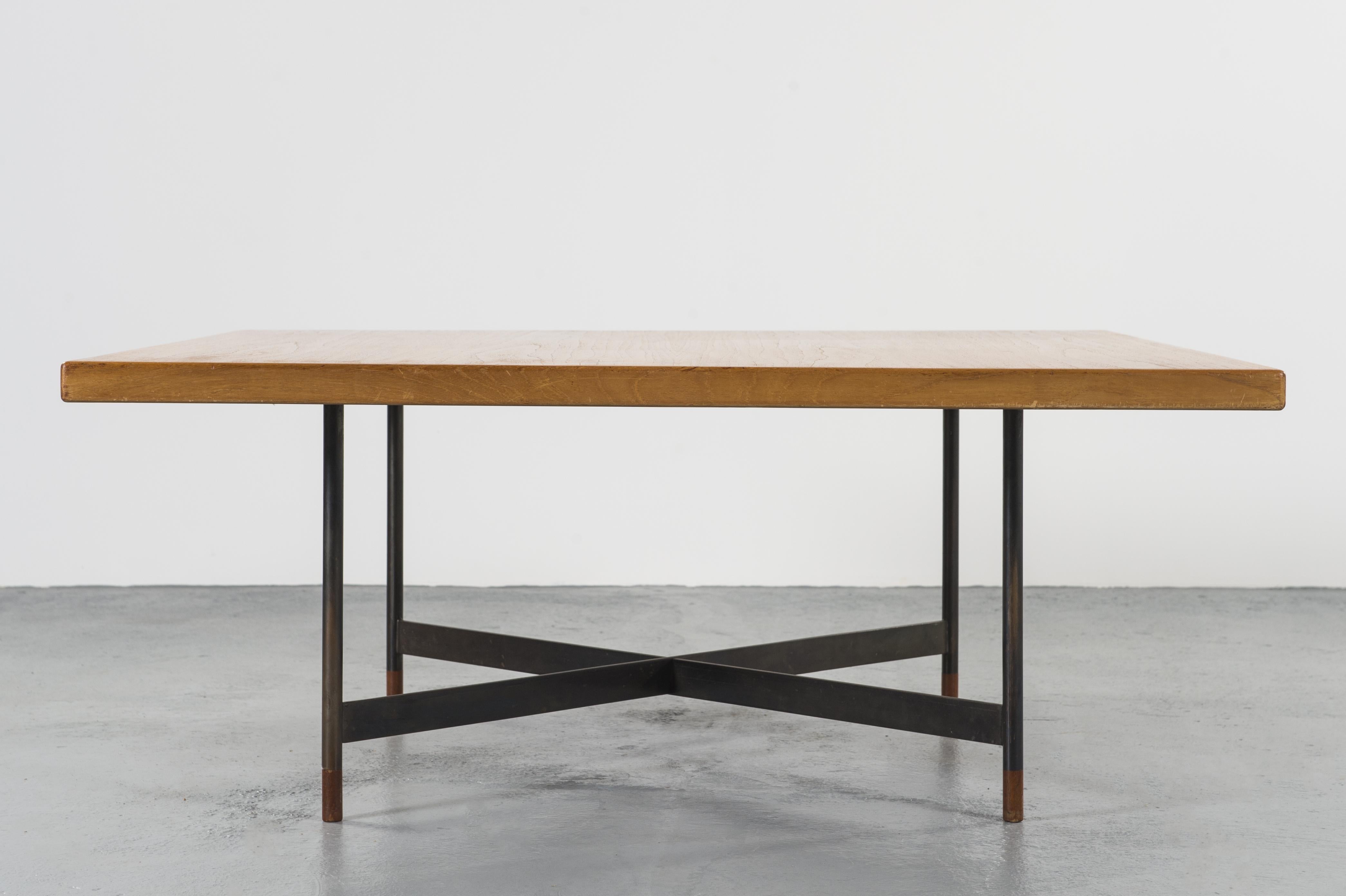 Quadratischer Couchtisch Modell FJ57 von Finn Juhl, Vodder-Ausgabe (Dänisch)