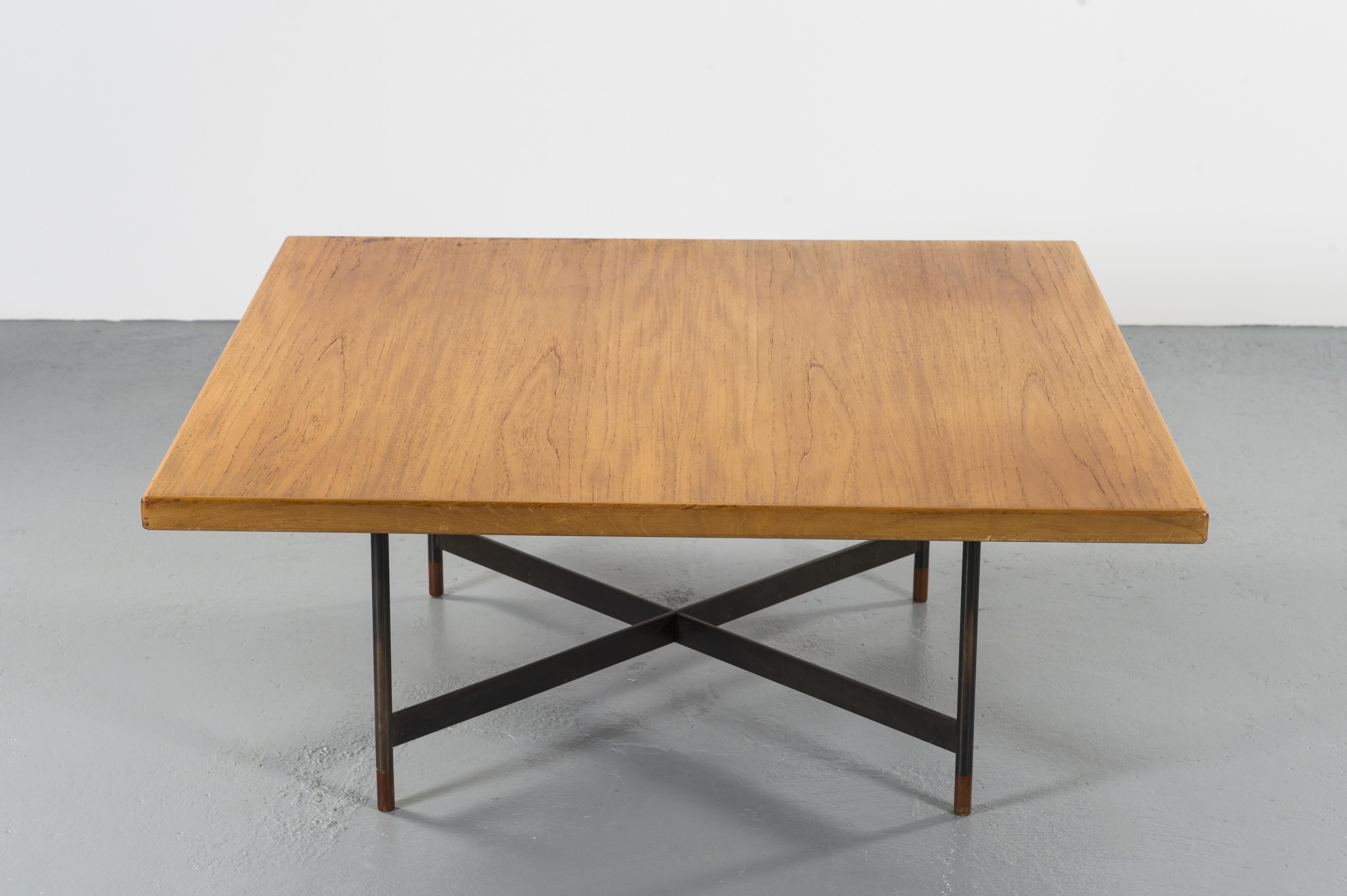 Square Coffee Table Model FJ57 by Finn Juhl, Vodder Edition In Good Condition In Villeurbanne, Rhone Alpes