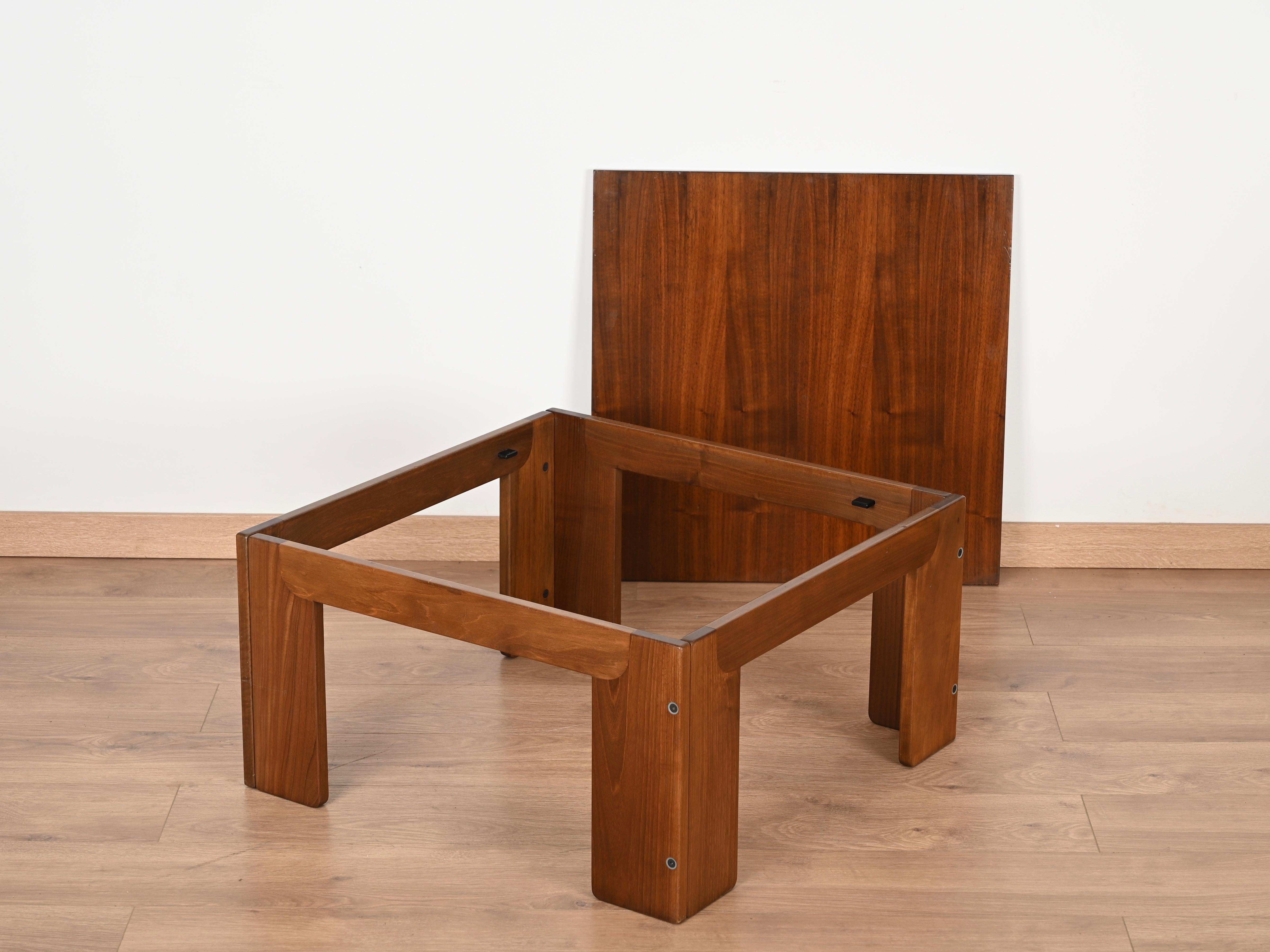 Tavolino quadrato firmato da Afra & Tobia Scarpa per Cassina, Italia anni '60 in vendita 6